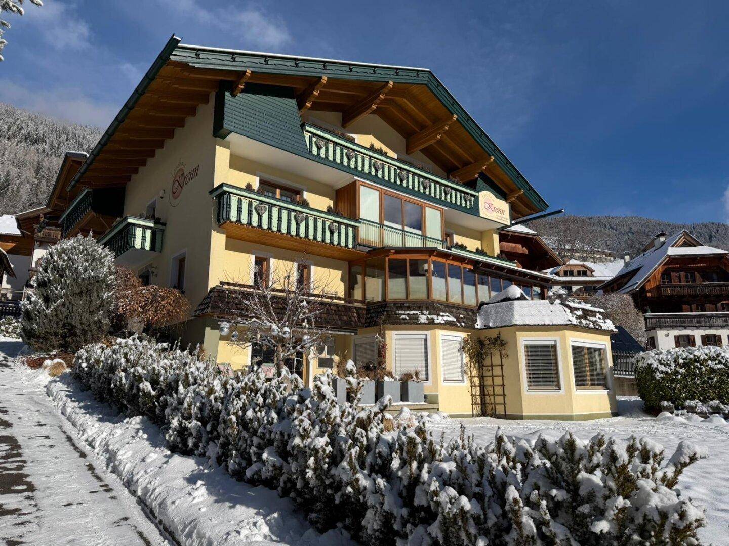 EIN HERZENSPROJEKT MIT PERSPEKTIVE! EXKLUSIVES APARTMENTHAUS MIT ENORM VIEL POTENTIAL IN BESTLAGE VON BAD KLEINKIRCHHEIM ALS ORT ZUM LEBEN, GENIESSEN UND INVESTIEREN! - Ansicht 4