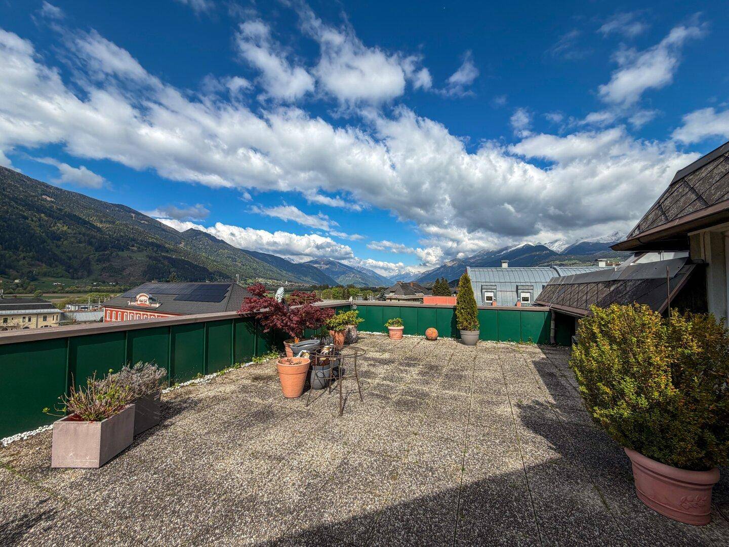 LICHTDURCHFLUTETE WOHNUNG MIT TRAUM-DACHTERRASSE UND EINZIGARTIGEM AUSBLICK IN BESTER STADTLAGE! - Ansicht 6
