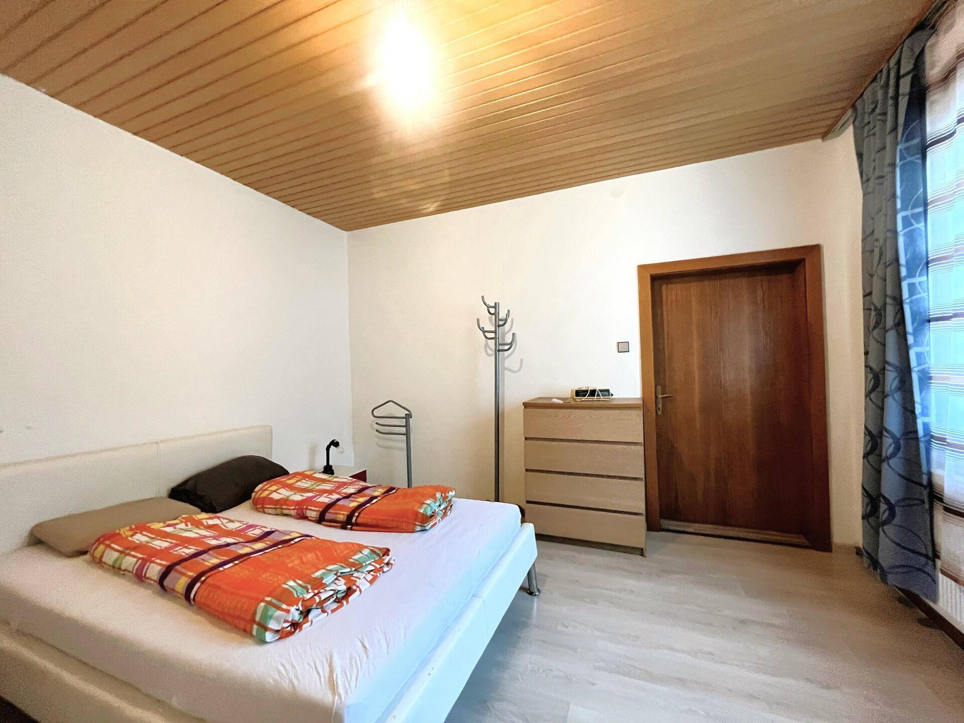 Schlafzimmer 1