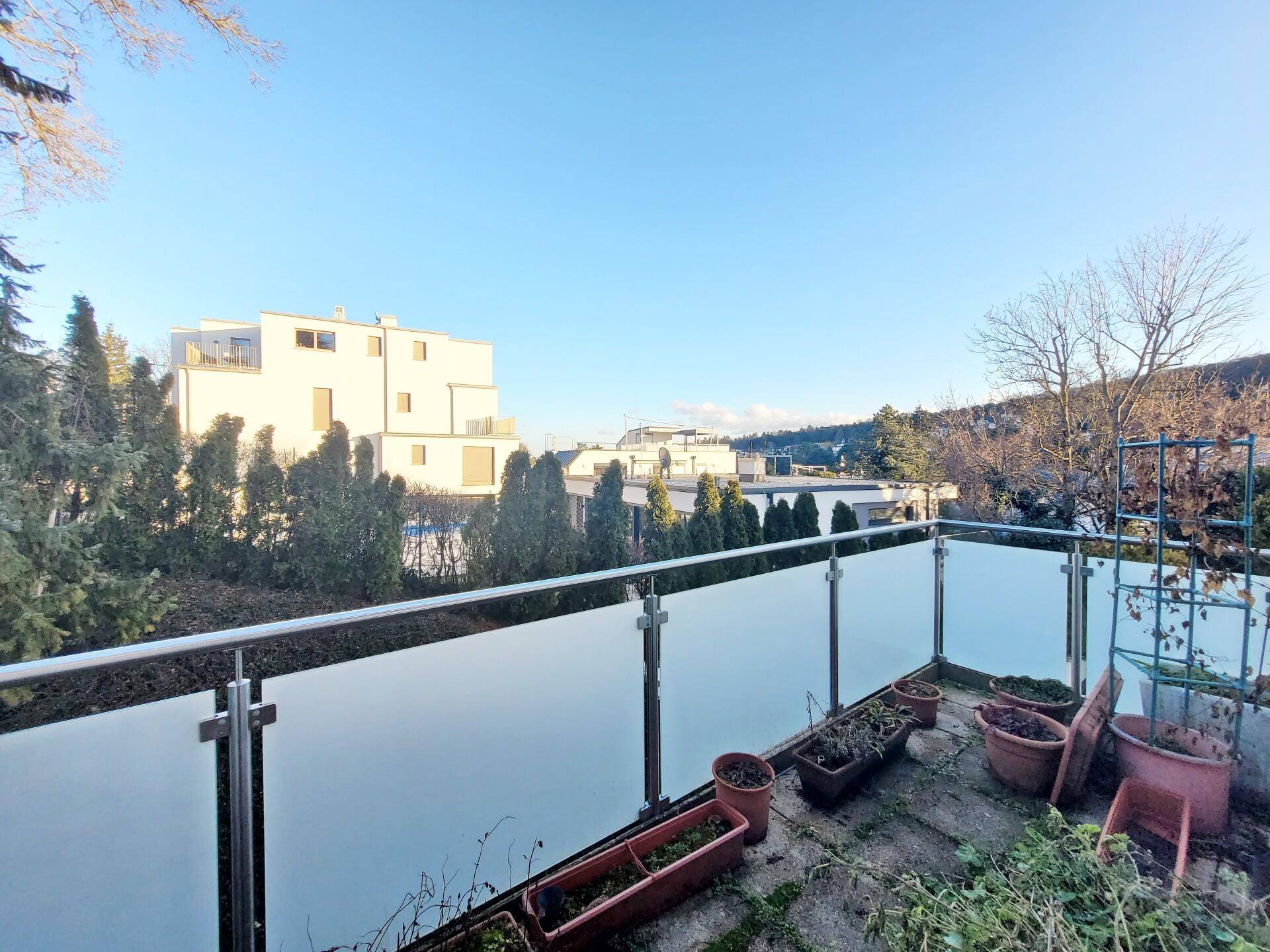 Ost-Balkon mit frostsicherem Wasseranschluss und Steckdose