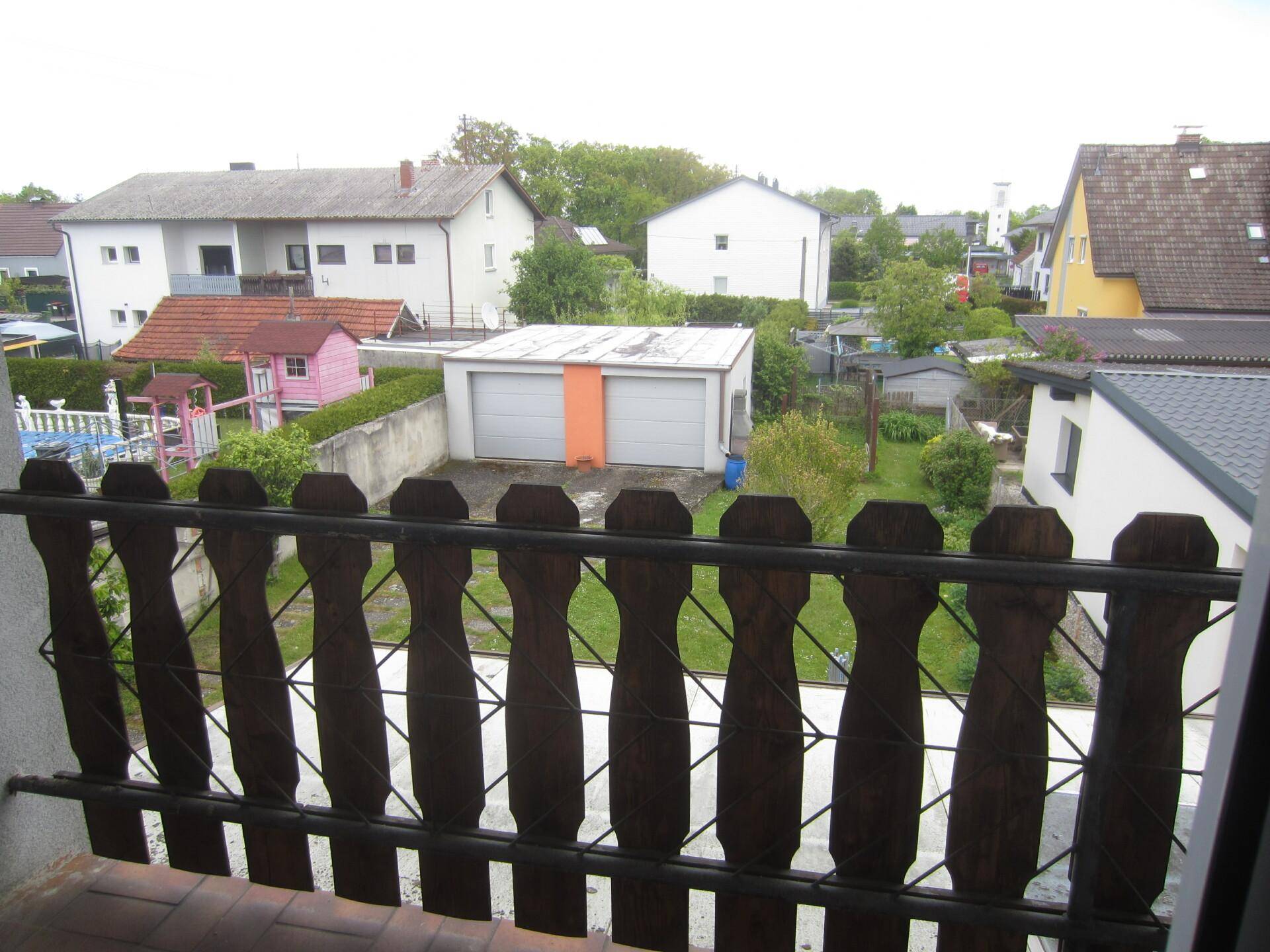 Ausblick vom Balkon in den Garten