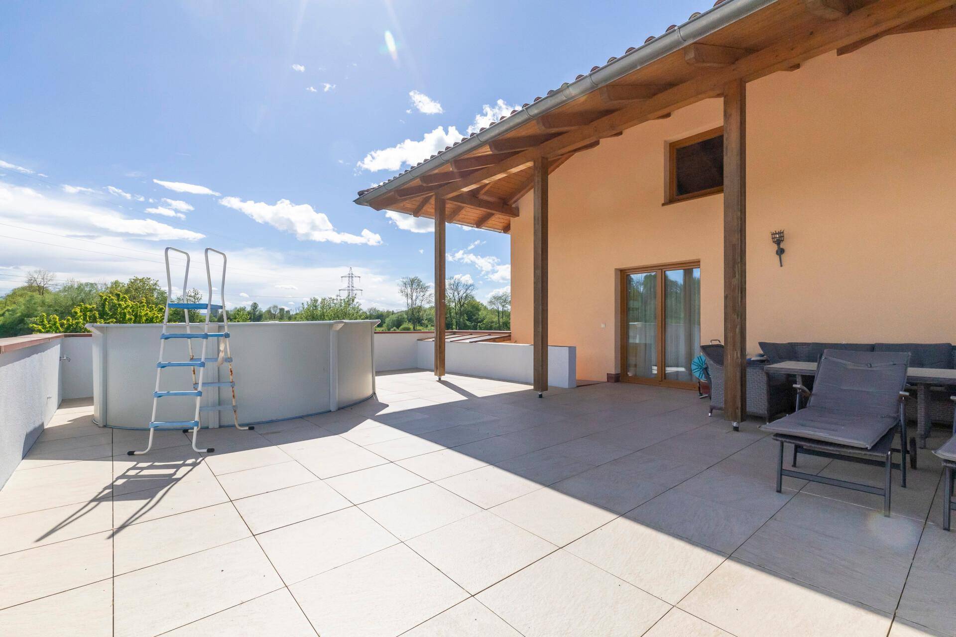 Terrasse im Obergeschoss