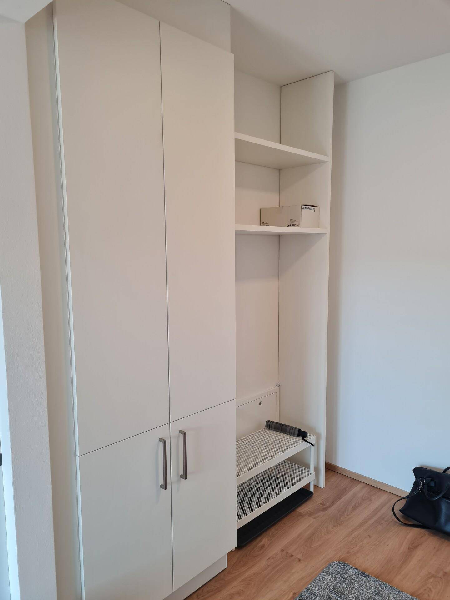 Vorzimmerschrank Lindenweg 13, TOP 12