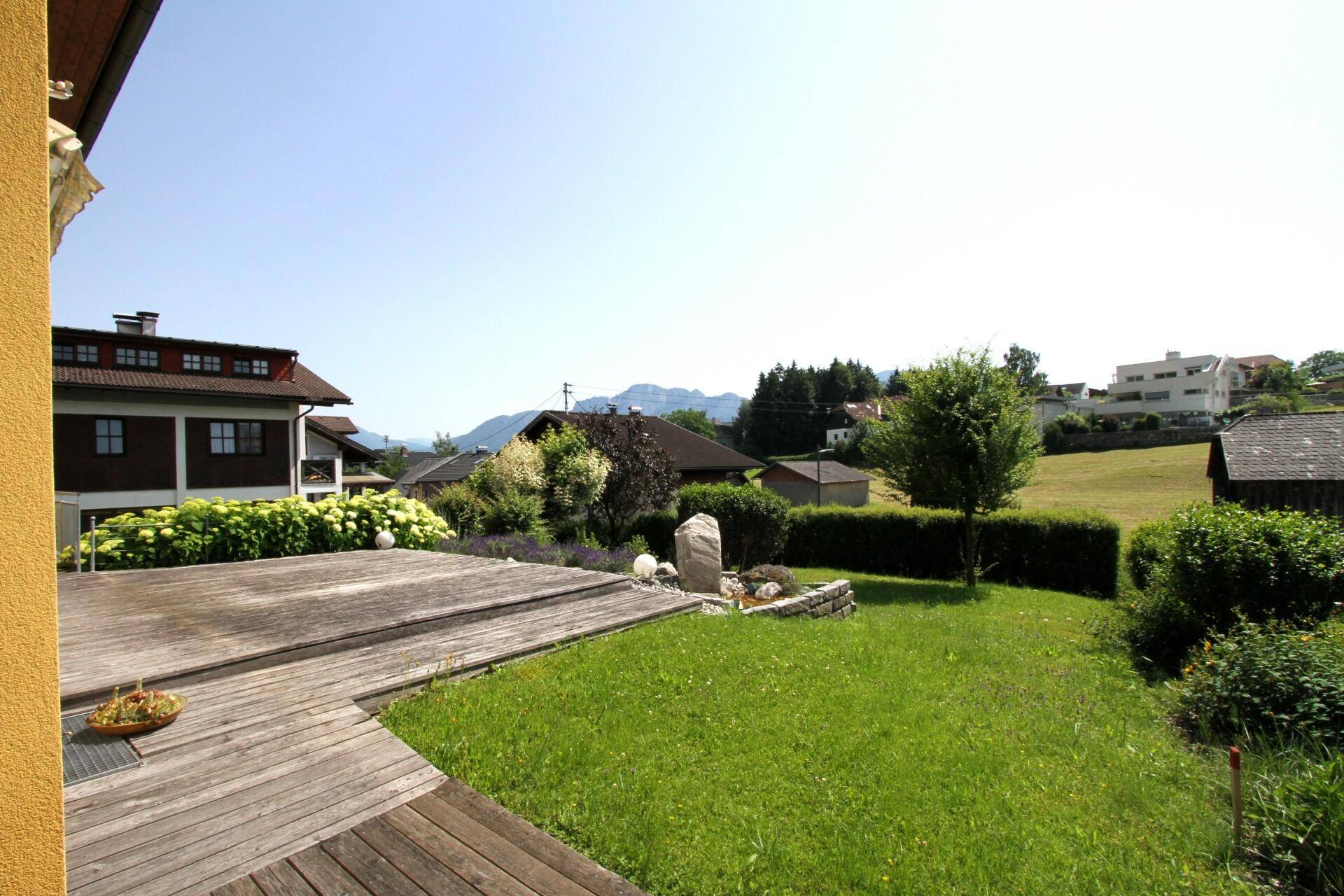 Terrasse mit Garten_ Sicht Wohnzimmer