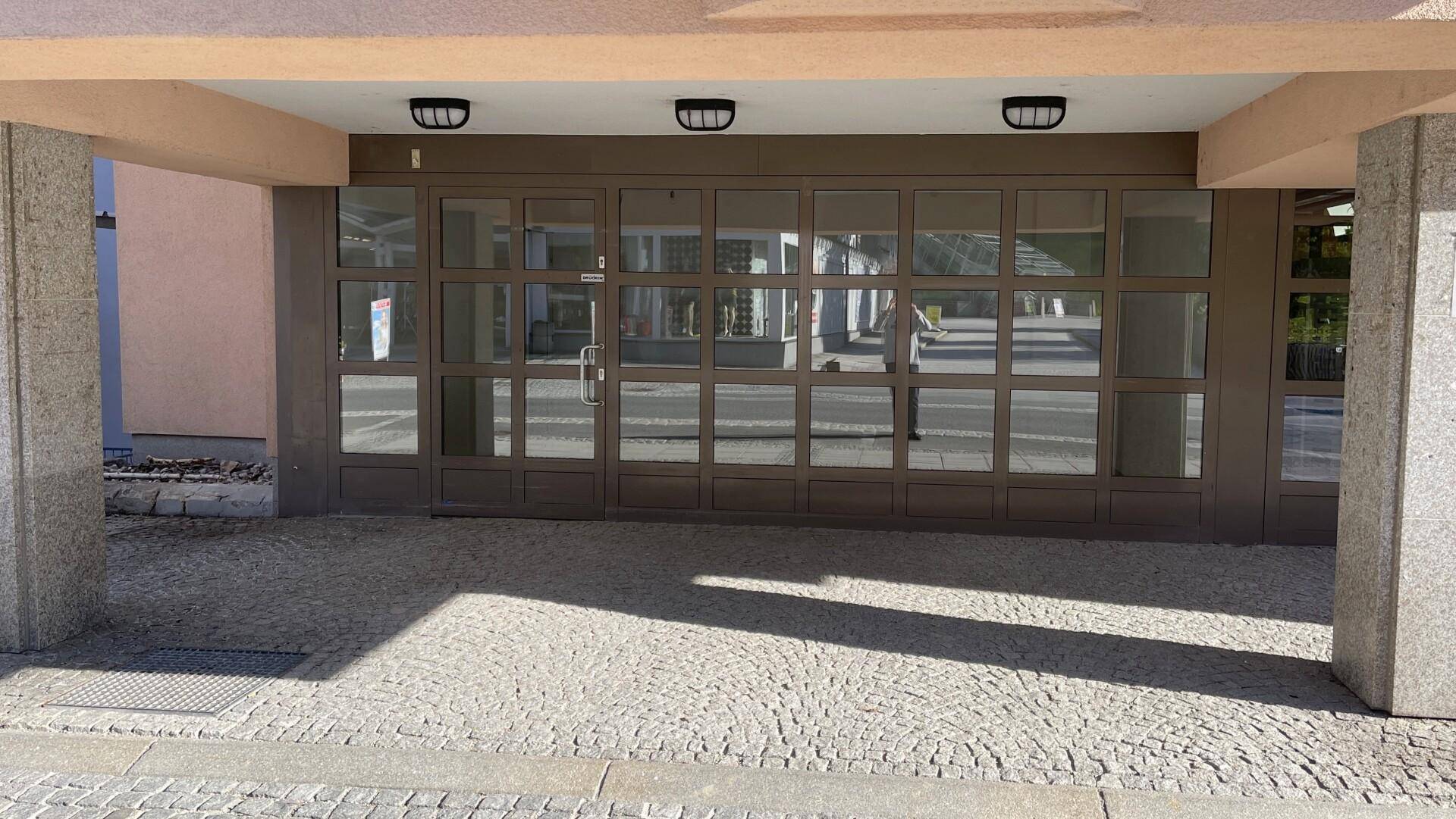 überdachter Vorplatz