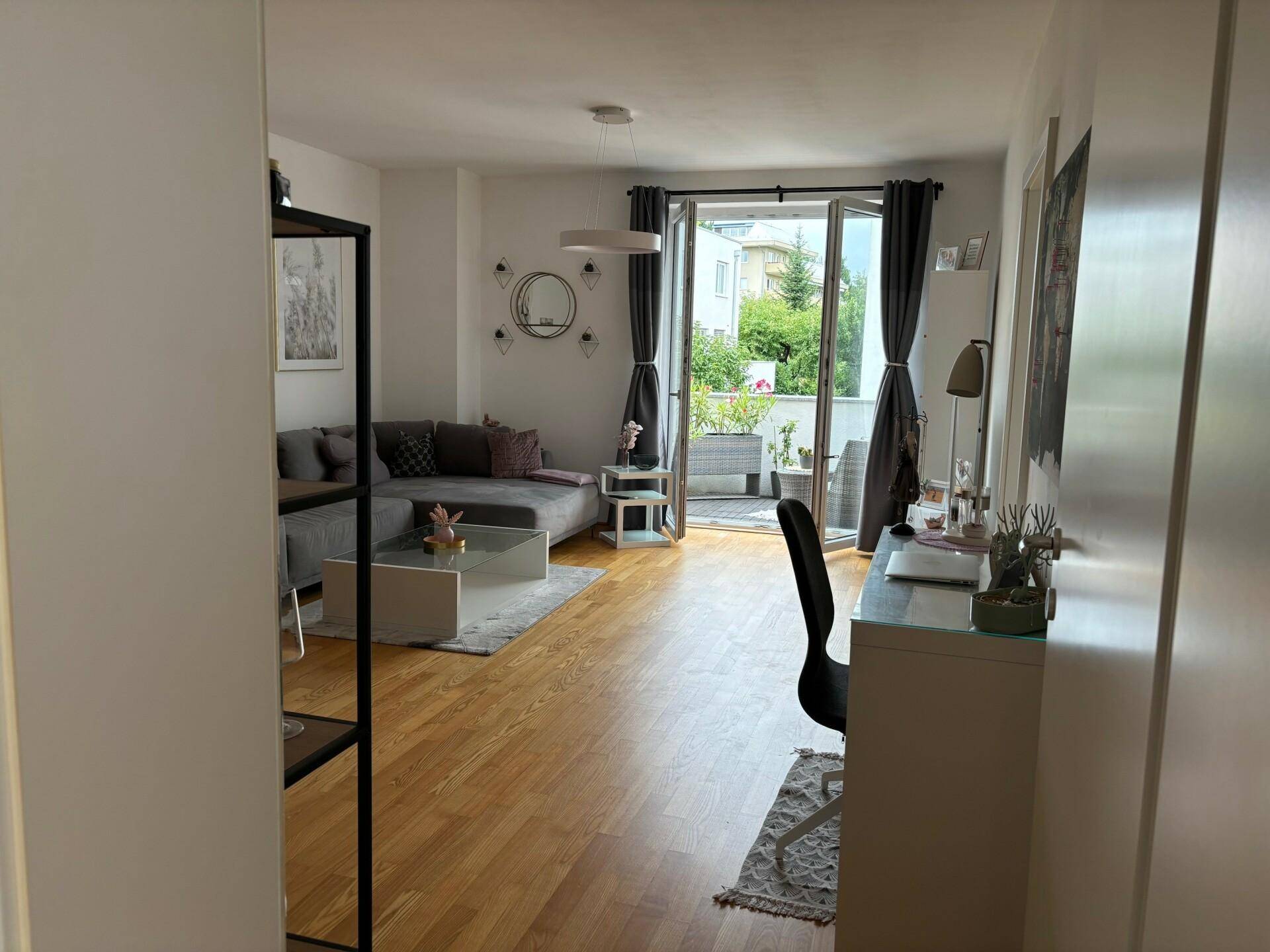 Wohnzimmer (Möbel nicht inkludiert)