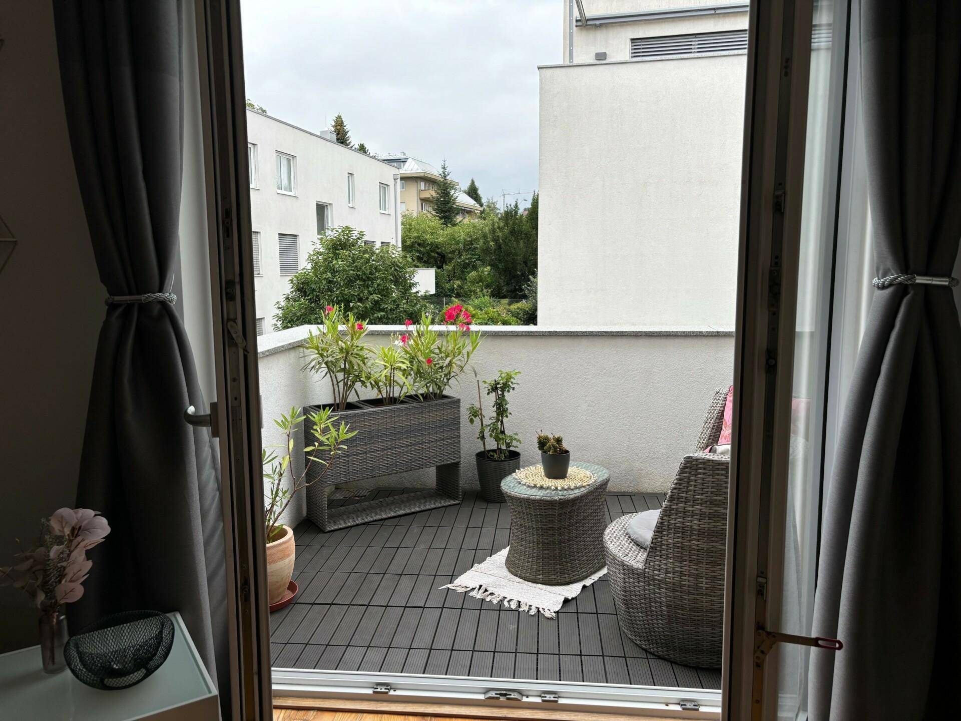 Balkon (Möbel nicht inkludiert)