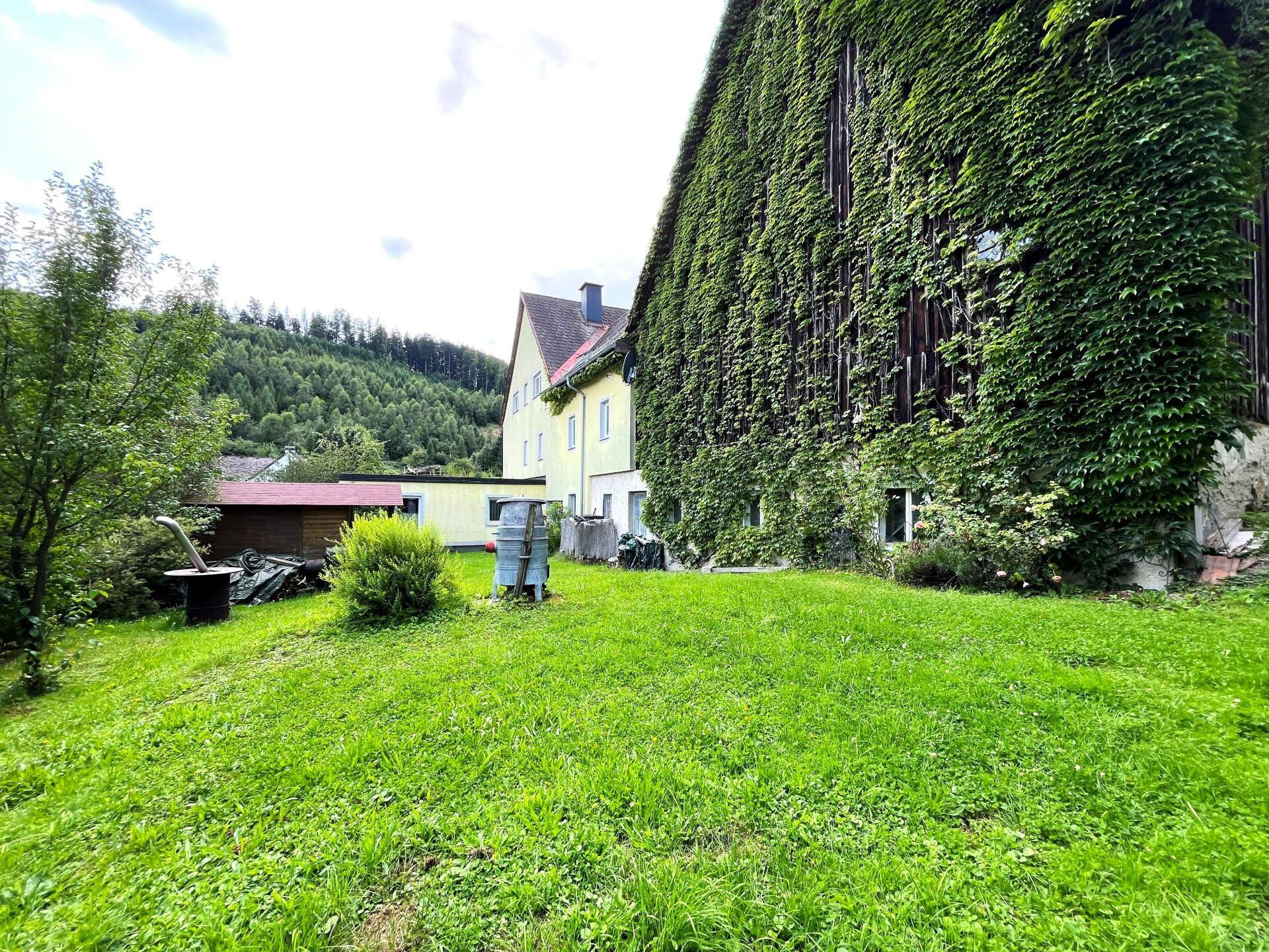 Stadl Rückansicht mit Garten