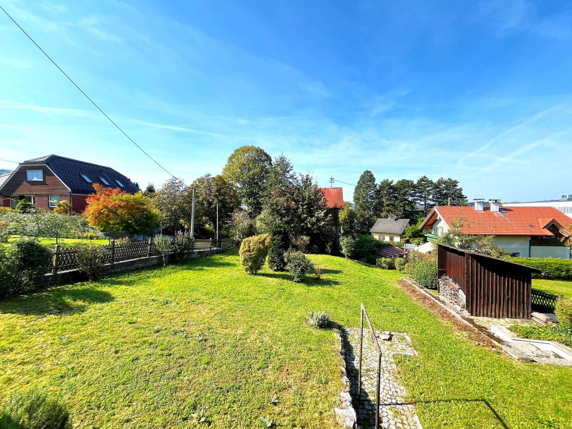 EG Aussicht von Terrasse in Garten