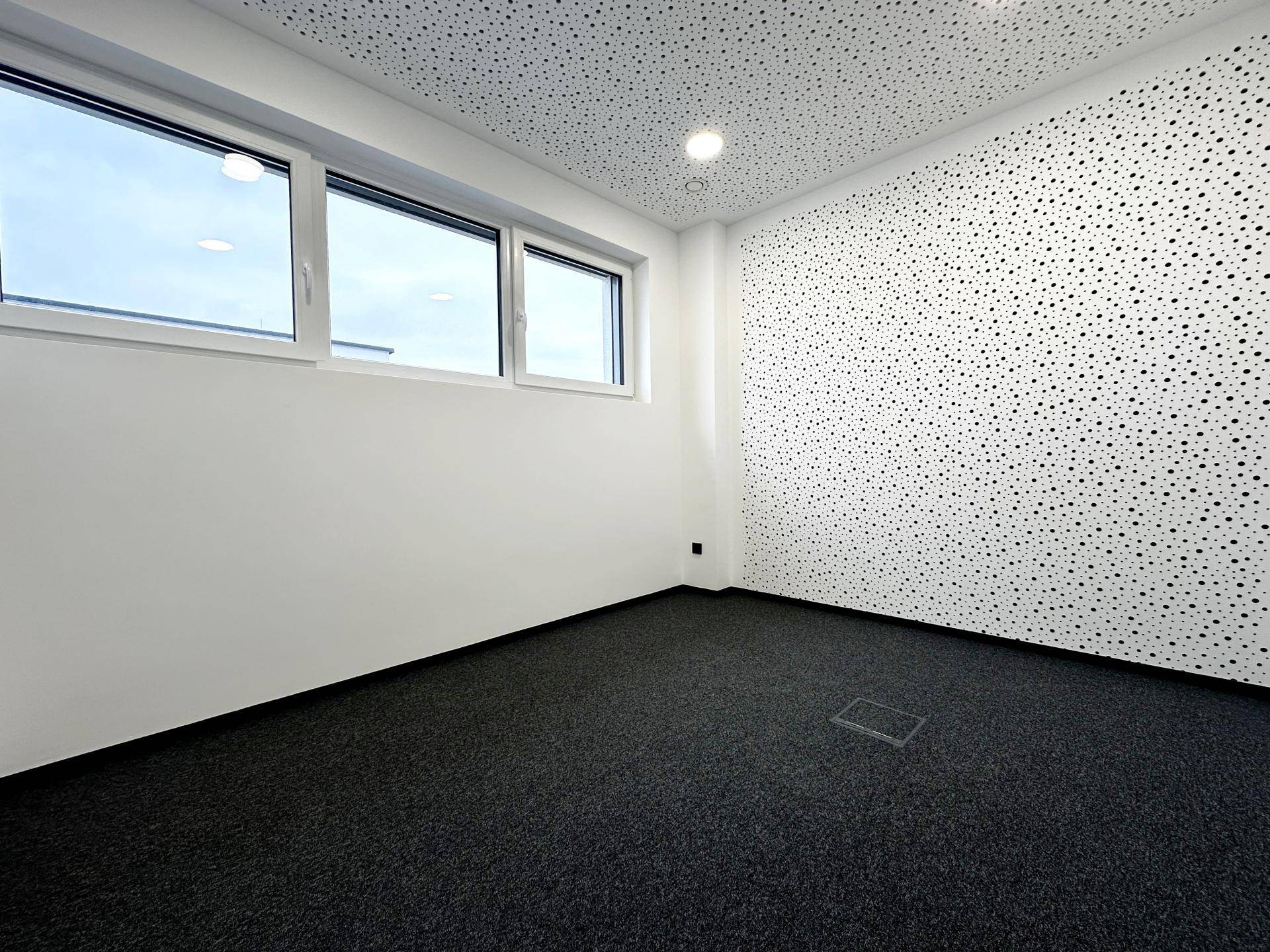 Aufenthaltsraum Büro rechts