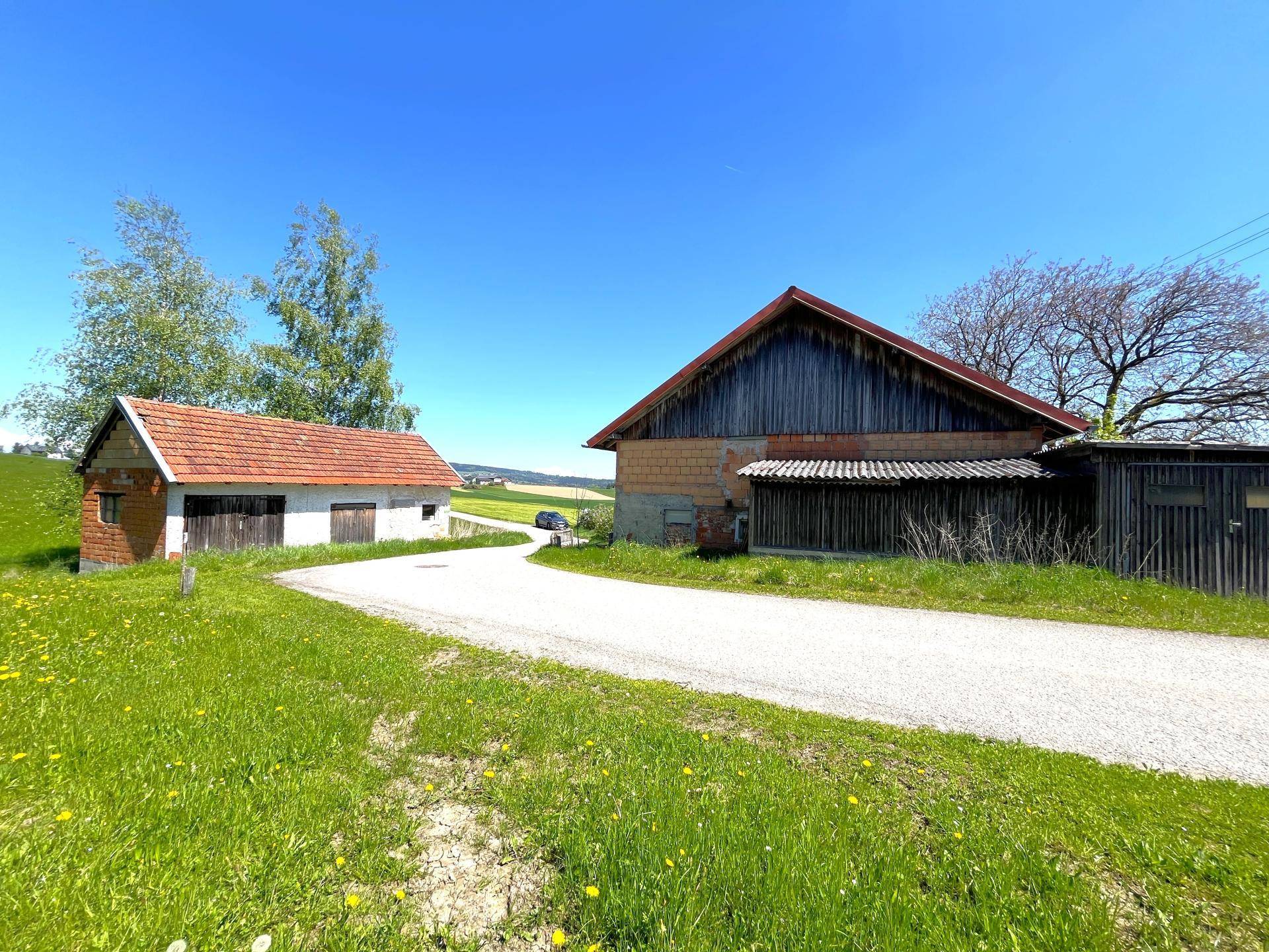Straße mitten durch Grund