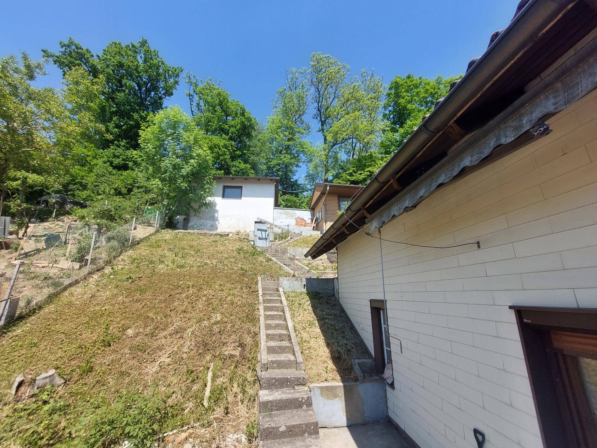 Aufgang außen Westseitig