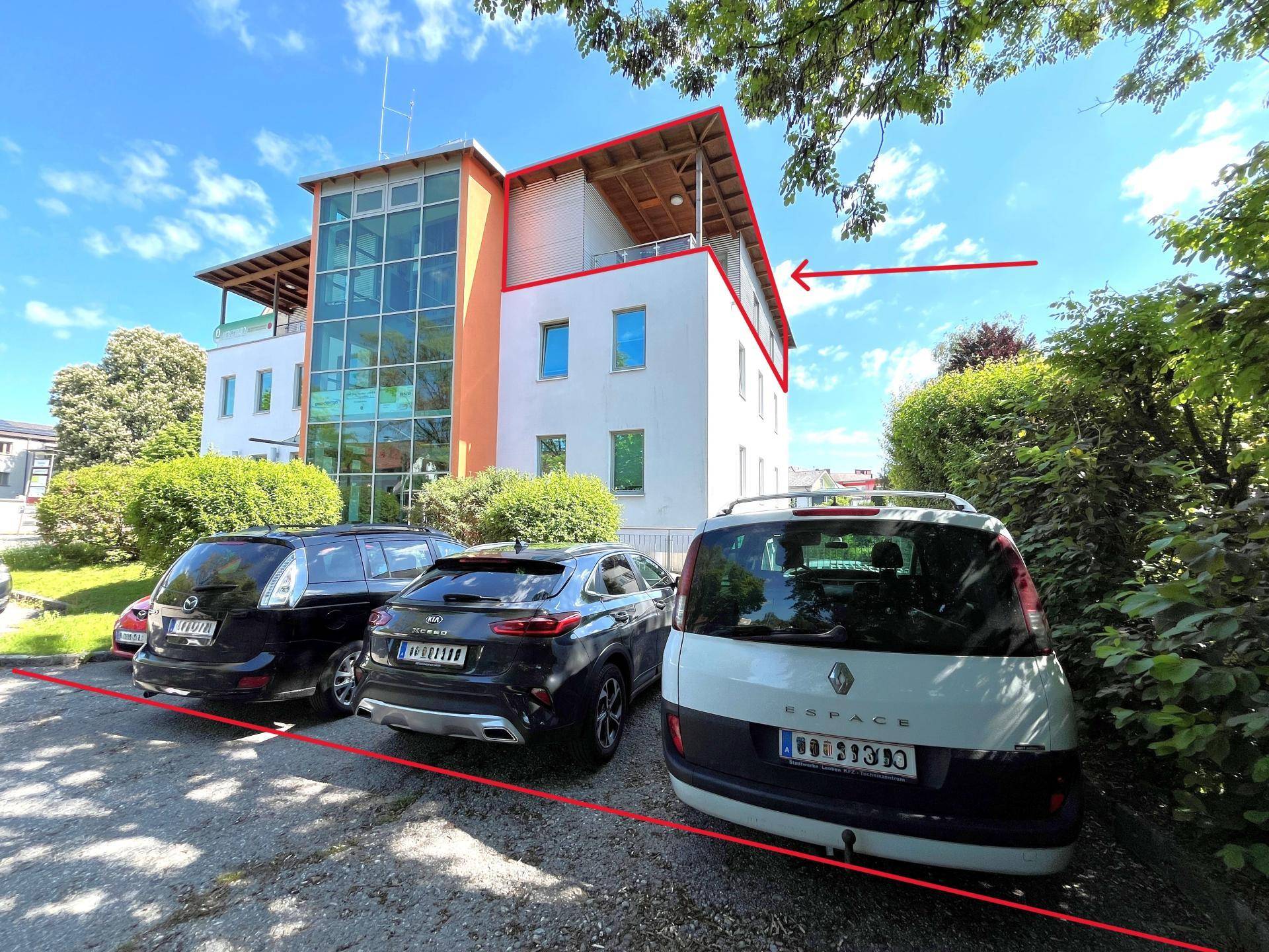 Haus mit Parkplätzen (2 inkl., 2 zu pachten)