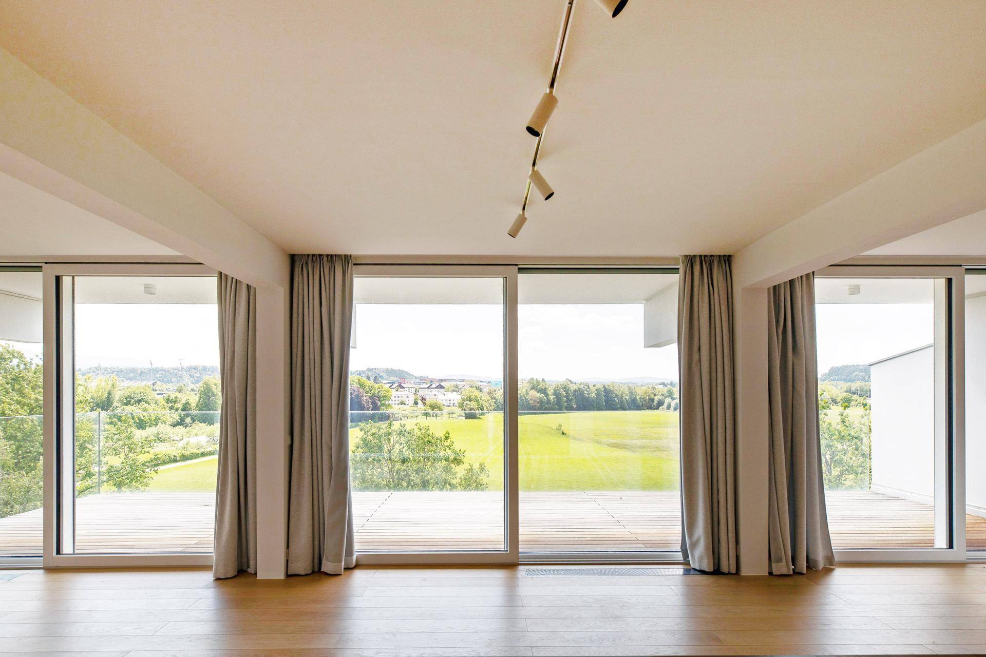 Wohnraum mit Blick ins Grüne