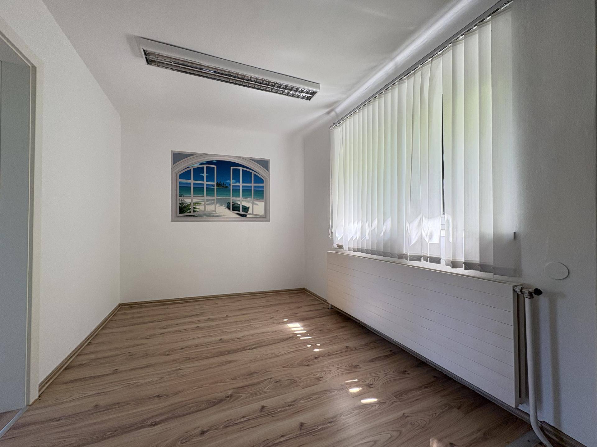 Büroräumlichkeiten straßenseitig