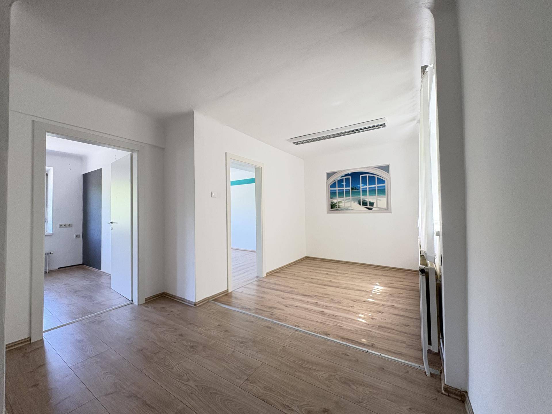 Büroräumlichkeiten straßenseitig