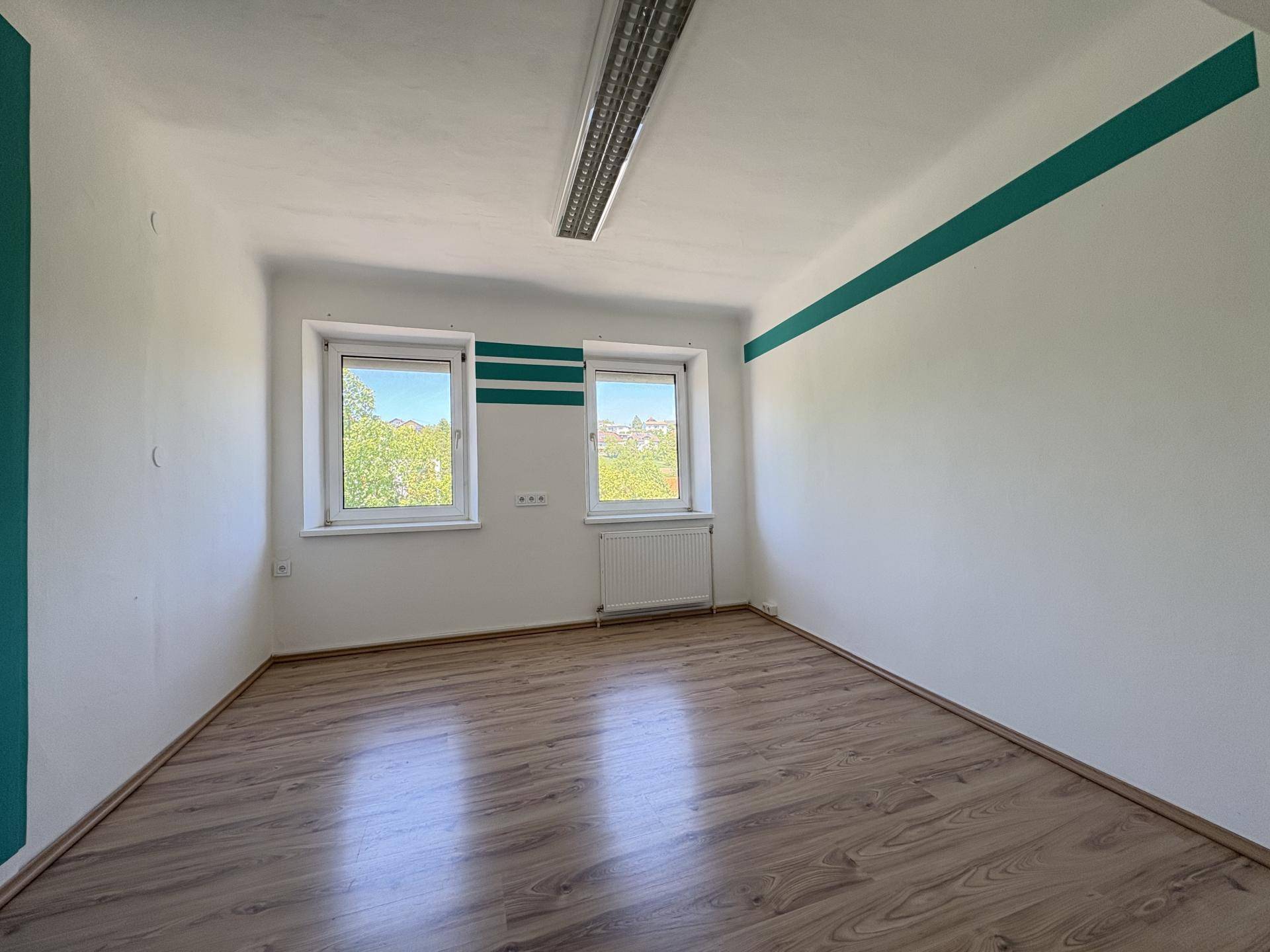 Büroräumlichkeiten straßenseitig