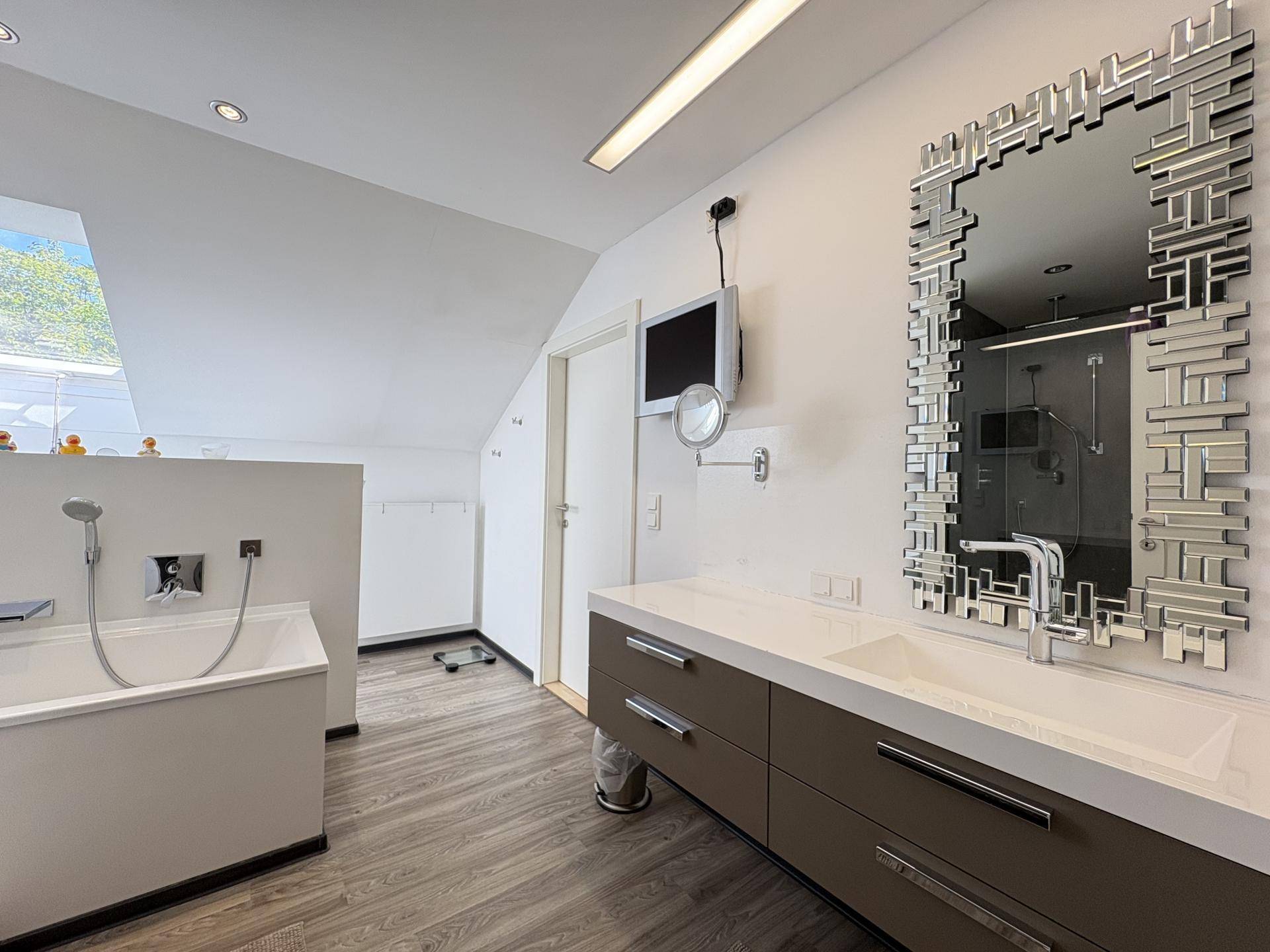 Badezimmer Hauptwohnung