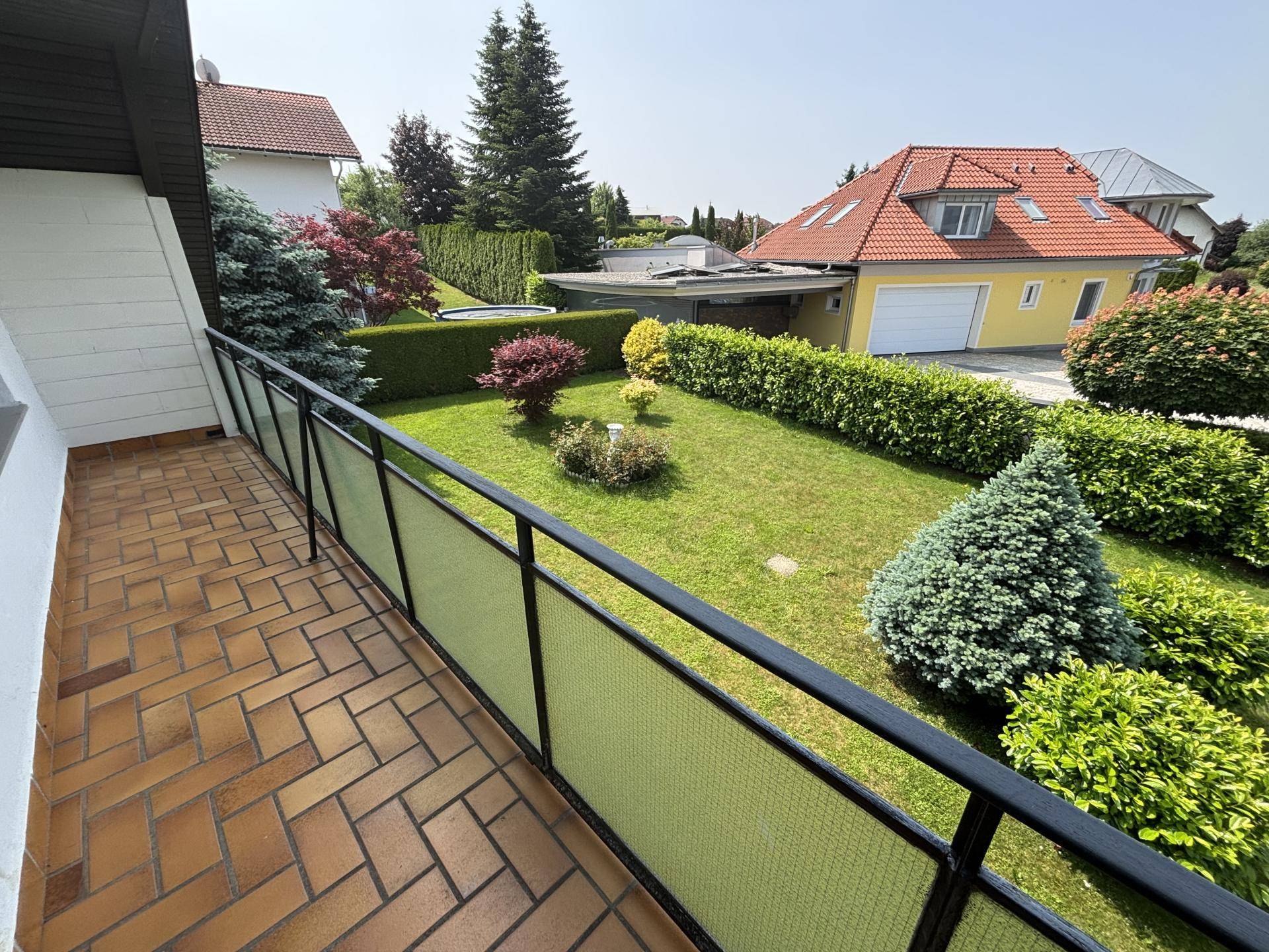Gartenansicht vom Balkon