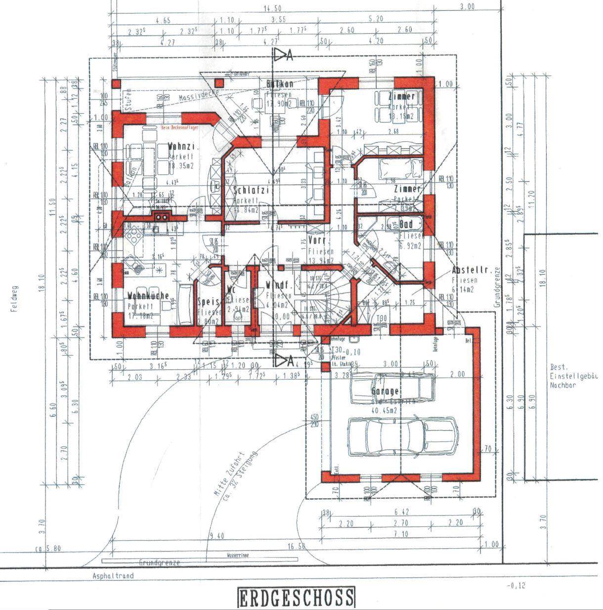 Grundriss des Erdgeschosses mit Wohnküche, Wohnzimmer, Schlafzimmern und Garage.