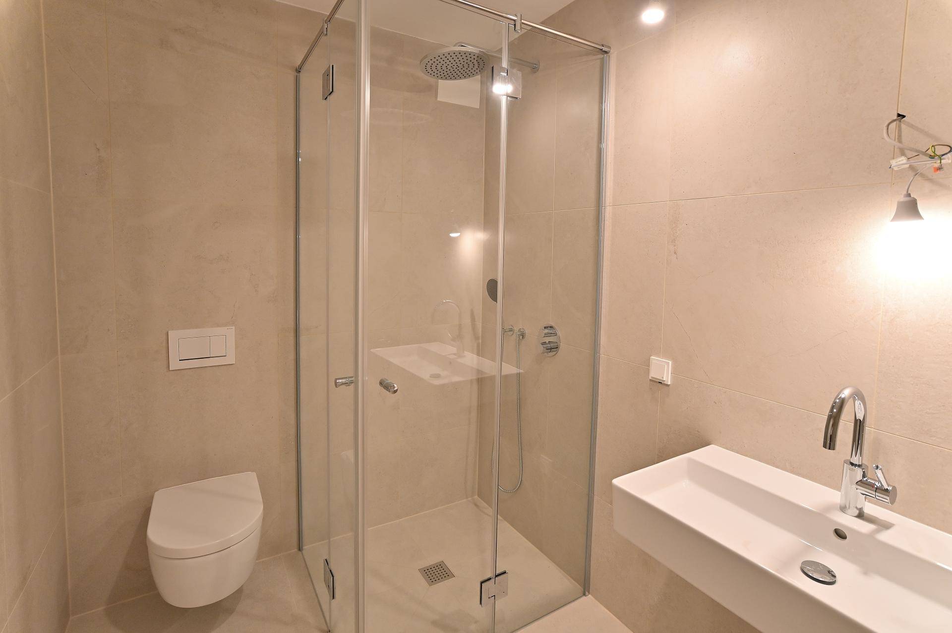 Bad + WC Schlafzimmer 1