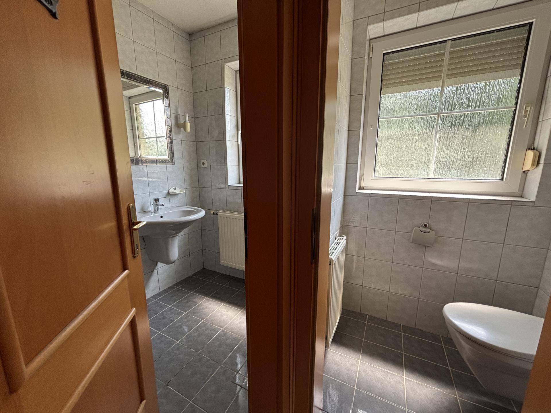 EG Badezimmer und WC
