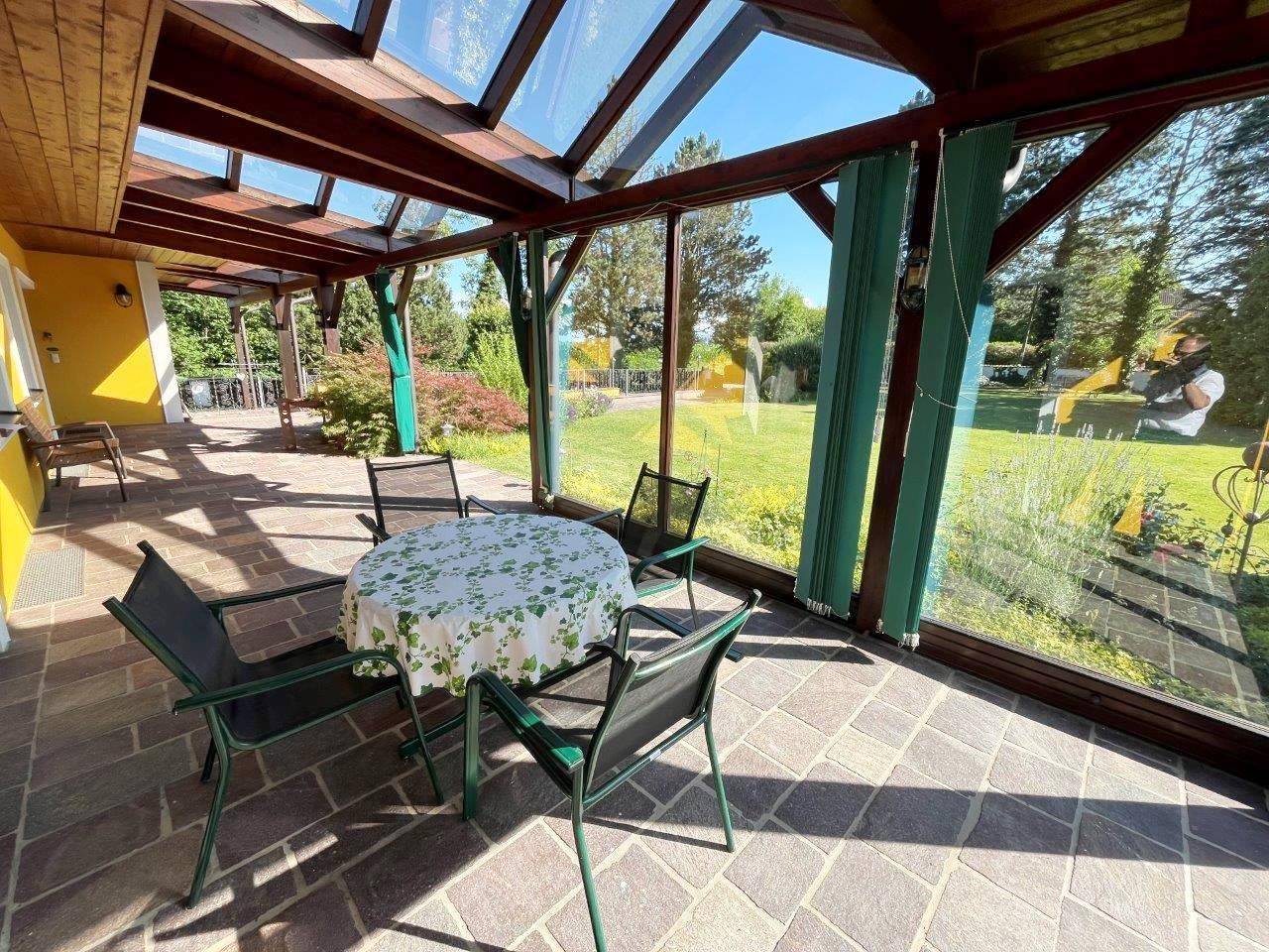 großzügige Terrasse