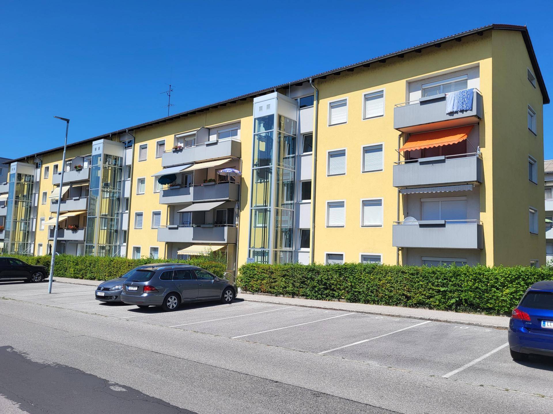 Gebäude Vorderansicht