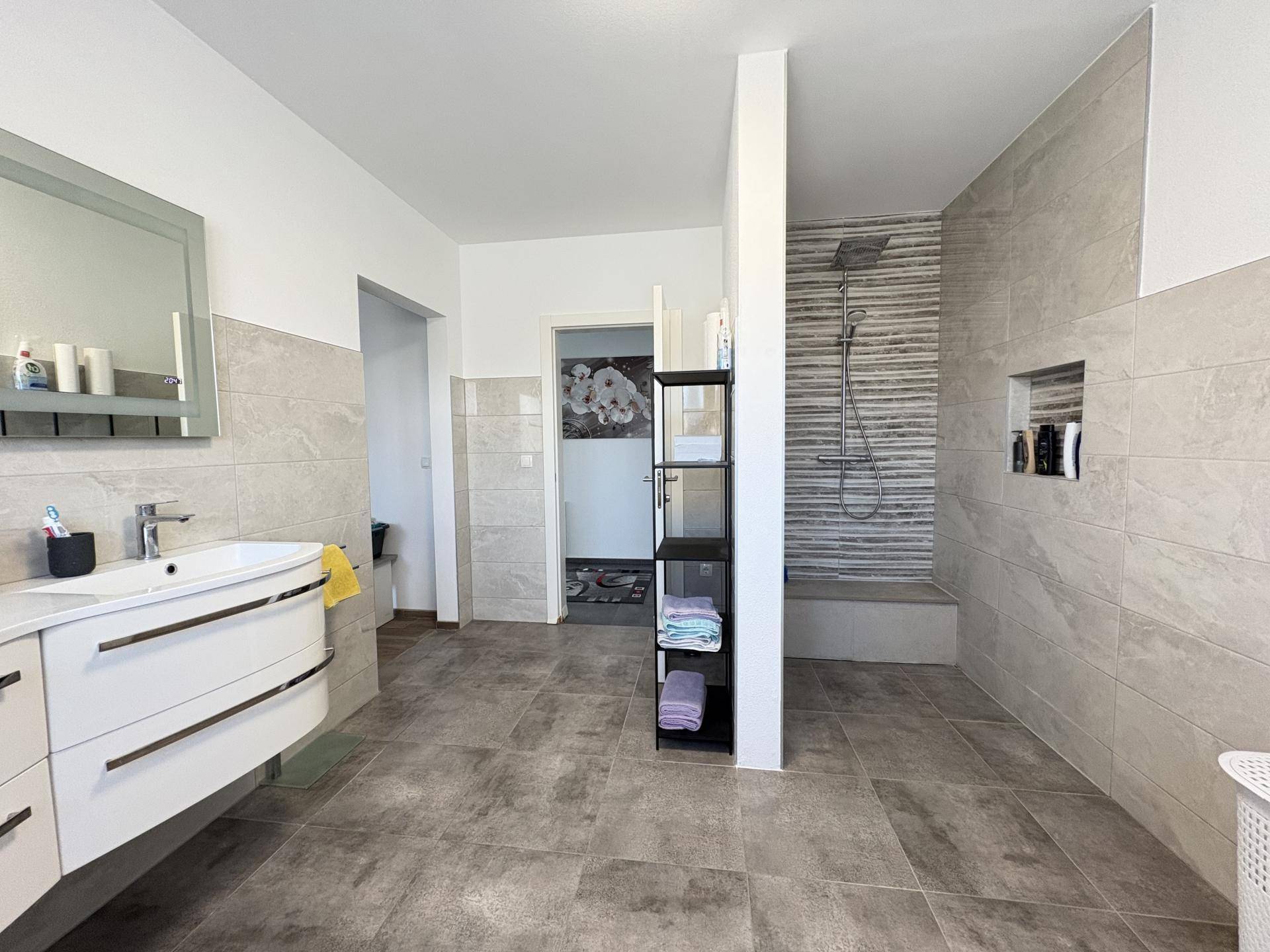 Badezimmer Wohngeschoss