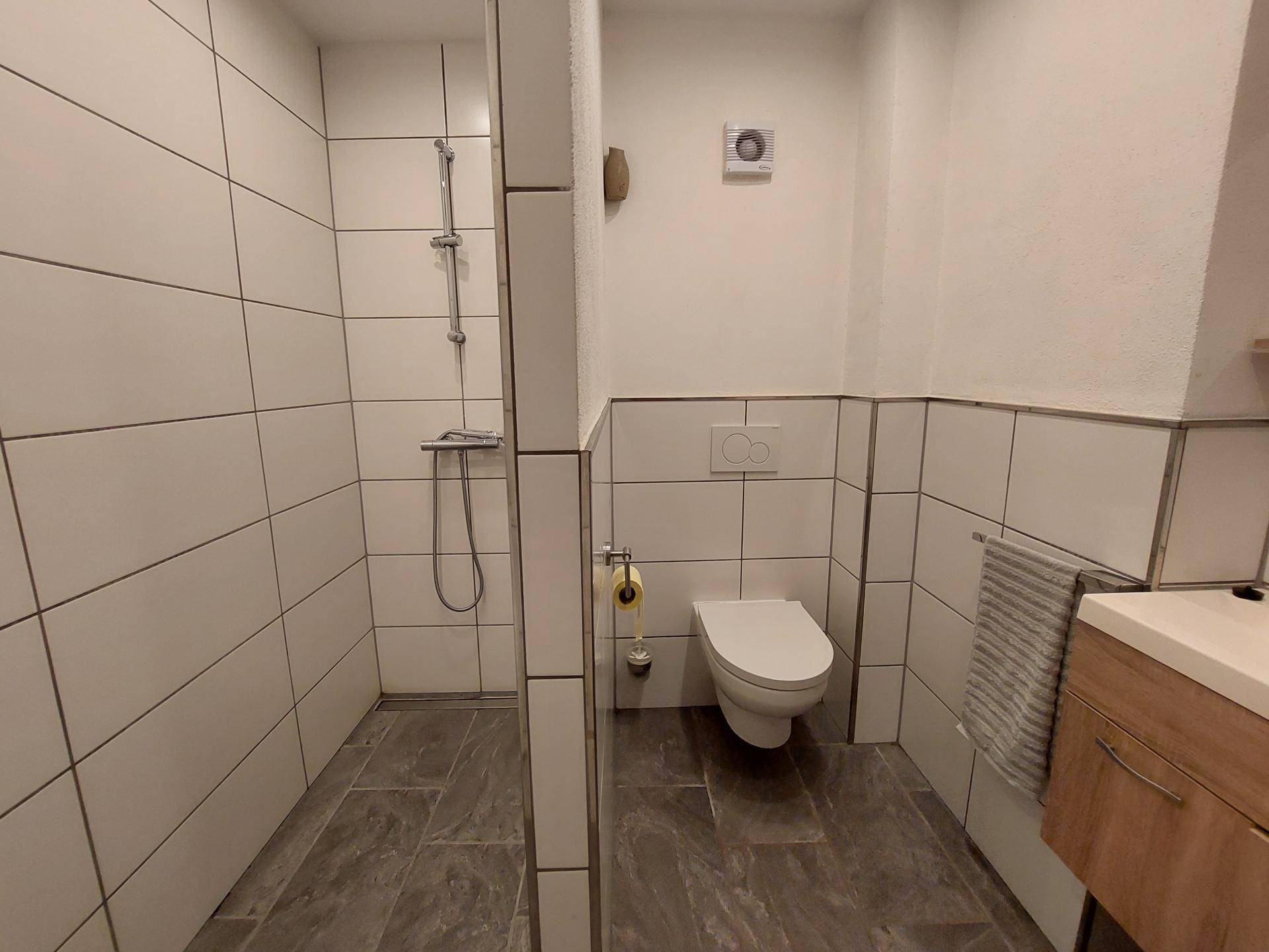 Dusche und WC