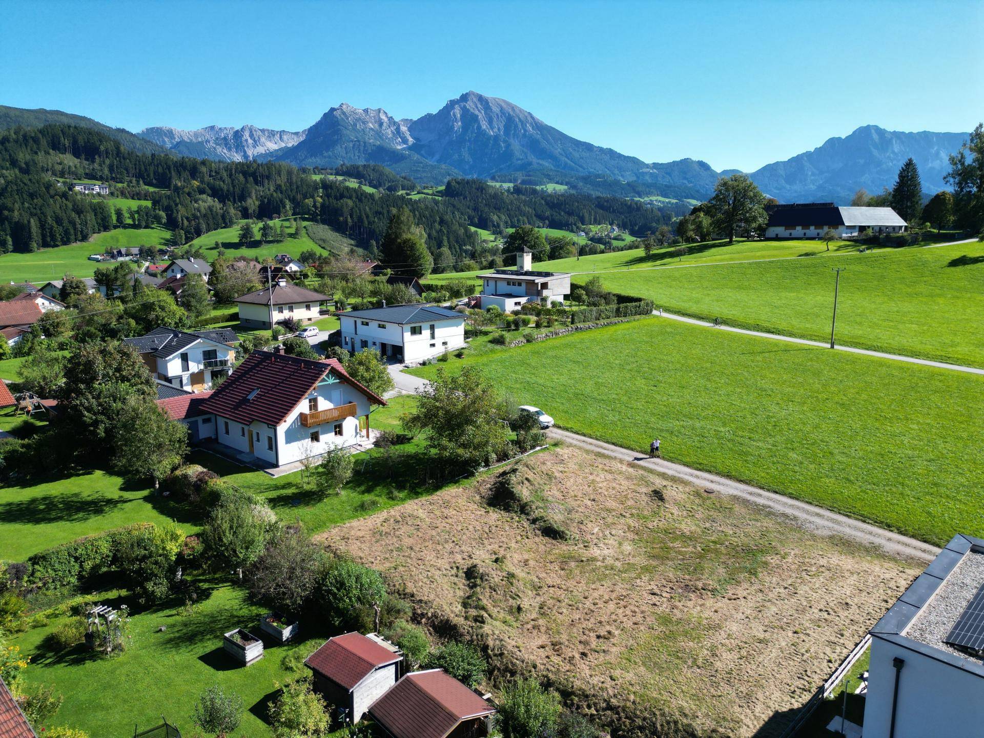 Baugrund mit Blick zum Pyhrgas (Drohenfoto)