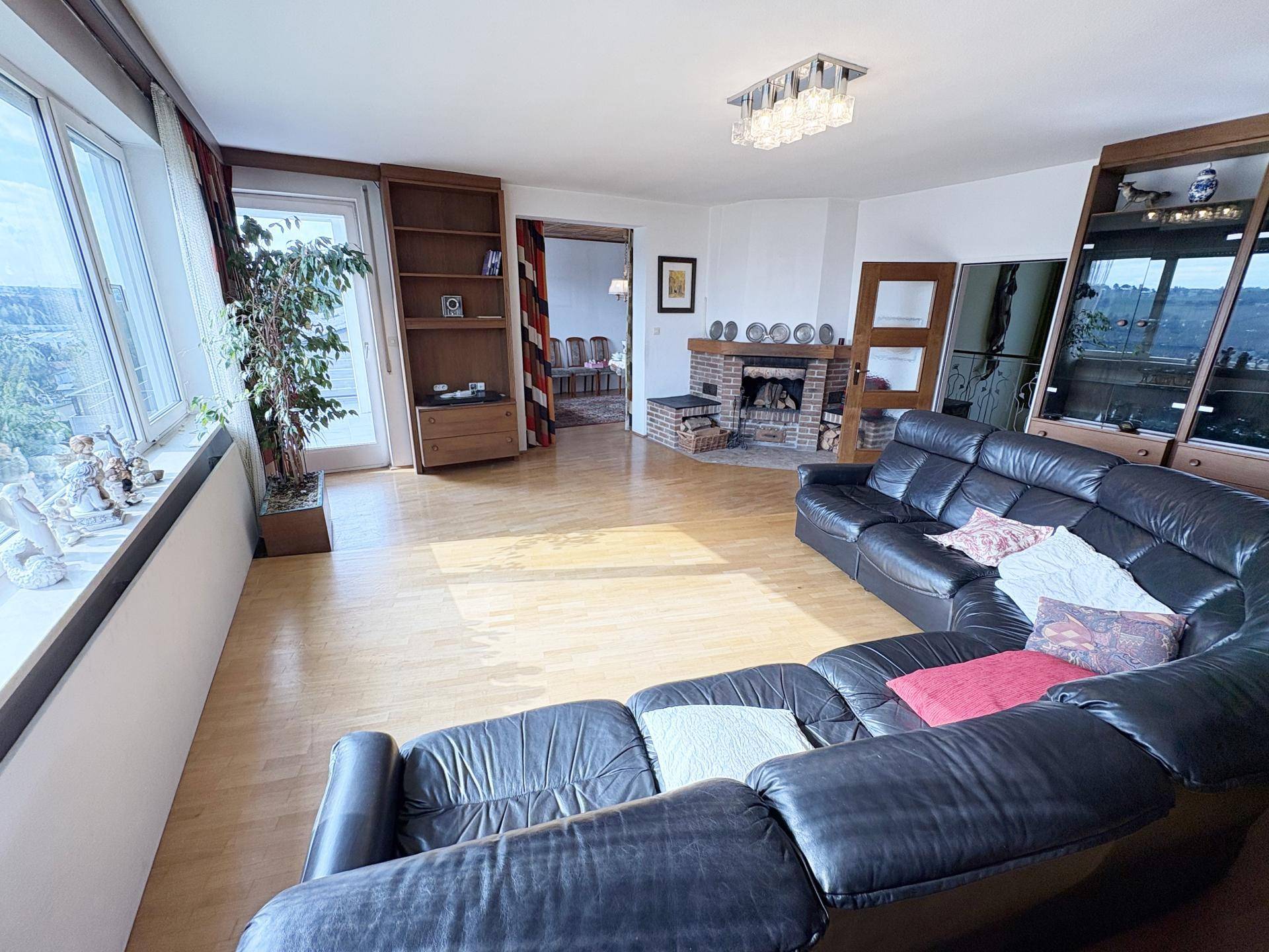 Wohnzimmer EG mit offenem Kamin