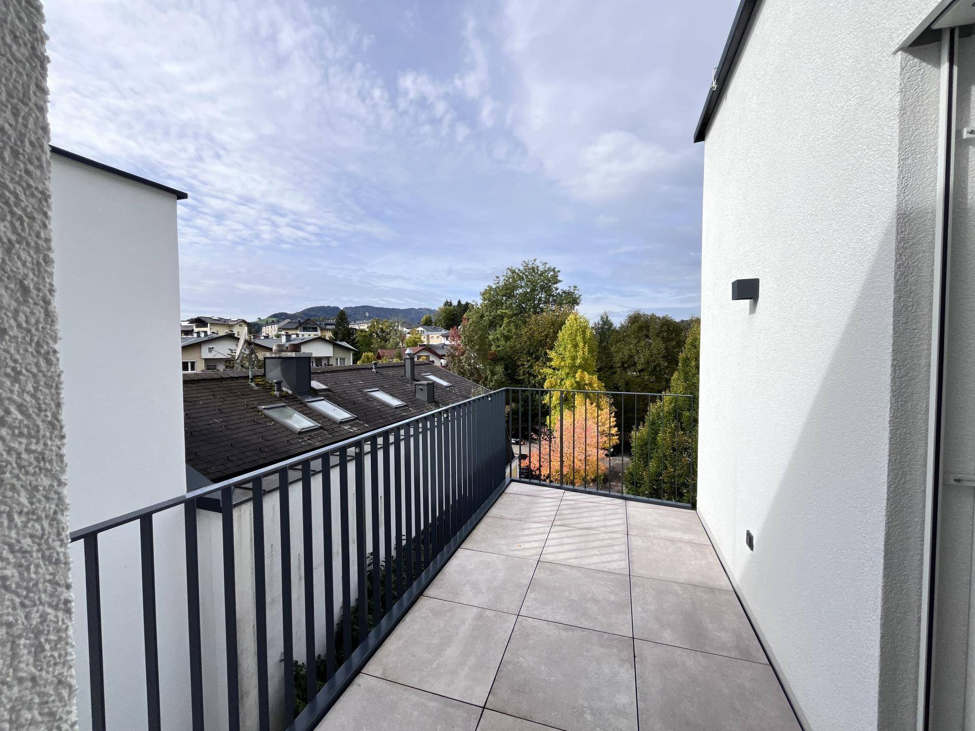 Terrasse begehbar von Flur und Schrankraum / Schlafzimmer 2