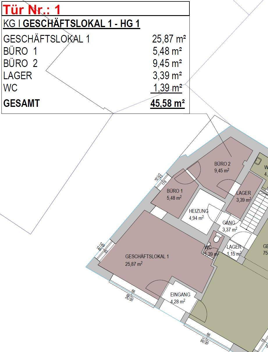 Detaillierter Grundriss eines Geschäftslokals mit mehreren Büros, Lagerflächen und zwei Toilettenbereichen.