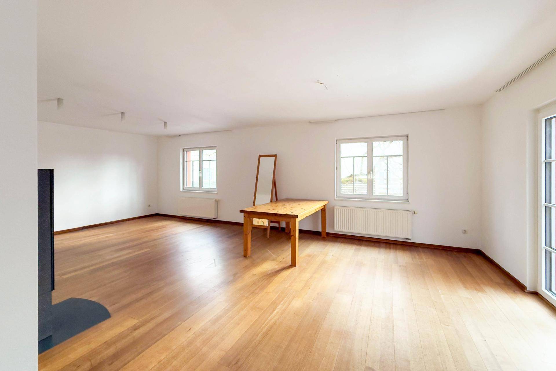 Einfamilienhaus mit großem Garten und Terrasse in ruhiger Lage - Mai multe