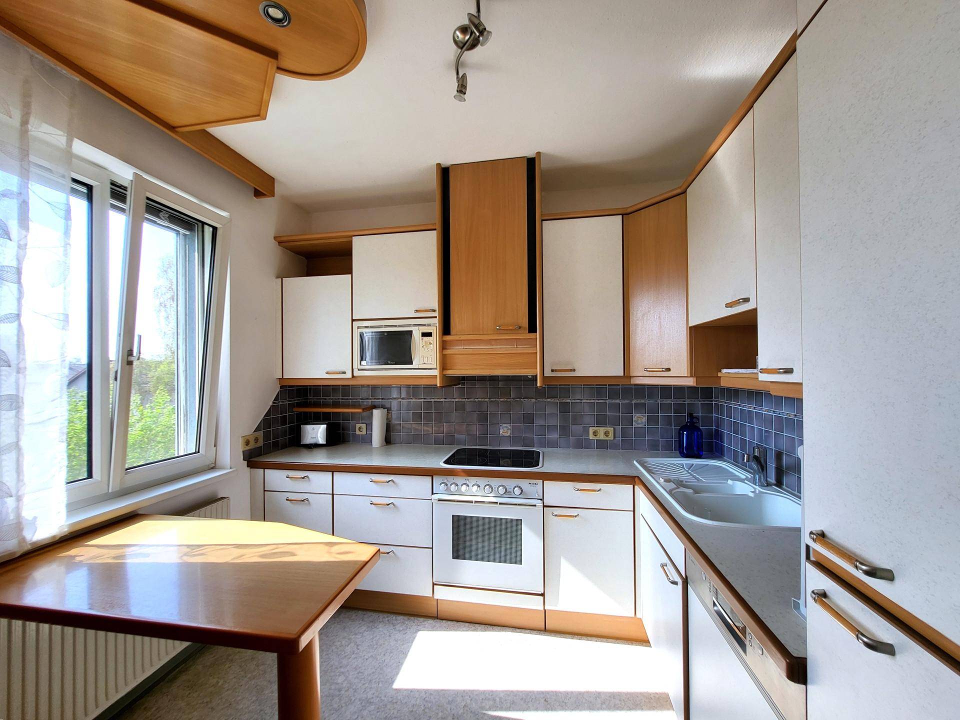 Vier-Raum-Wohnung mit Balkon zum Wohlfühlen in bester Lage! – pohled 2