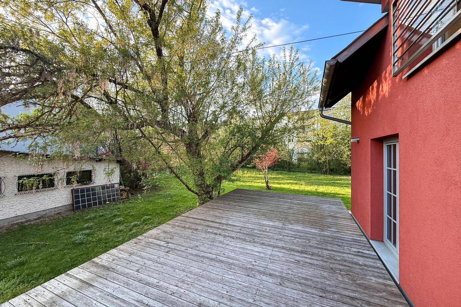 Einfamilienhaus mit großem Garten und Terrasse in ruhiger Lage - Vedere 2