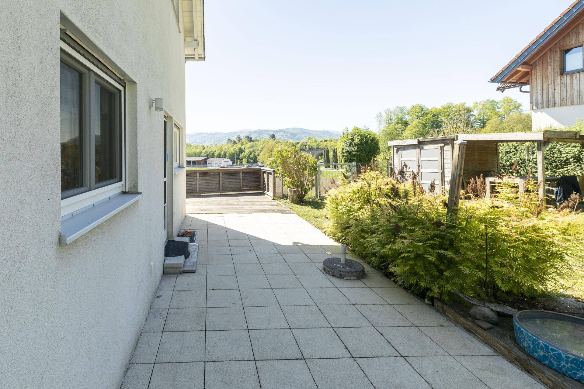 Familienhaus mit großer PV-Anlage und guter Verkehrsanbindung - Mehr