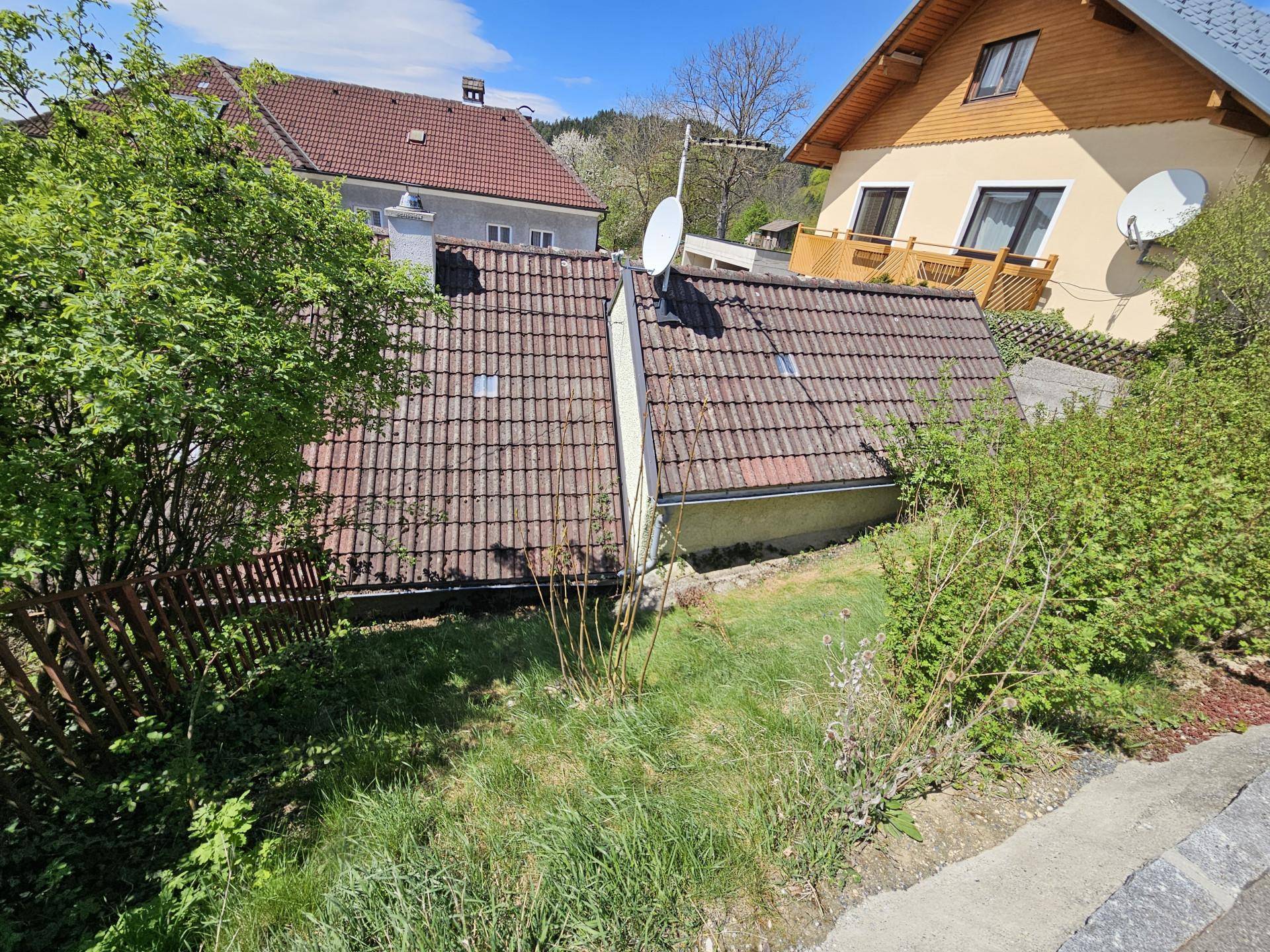 Kleines Markthaus mit Carport und kleinem Garten - Ansicht 4