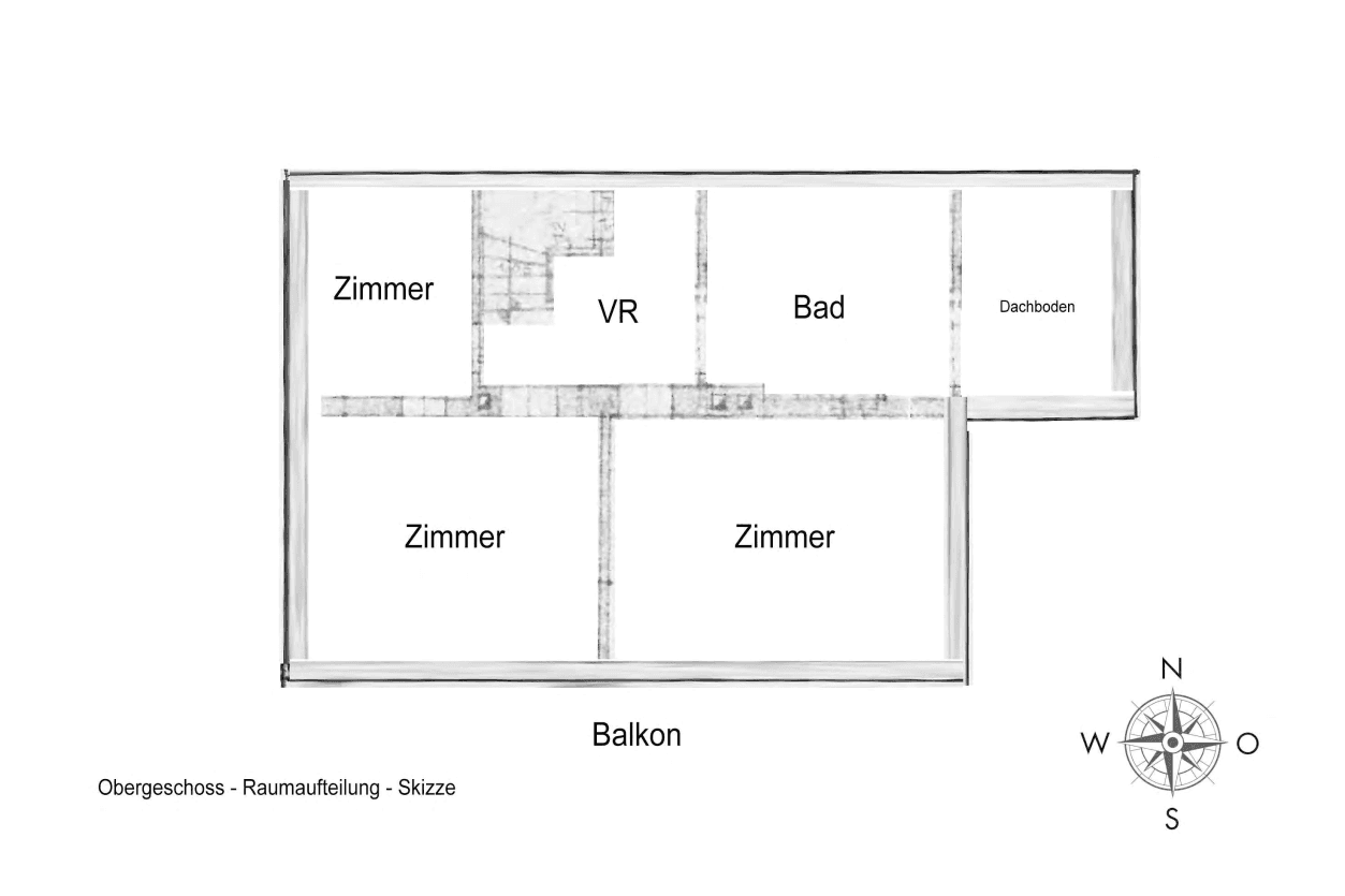 Grundriss des Obergeschosses mit drei Zimmern, Bad und Dachboden sowie Balkon.
