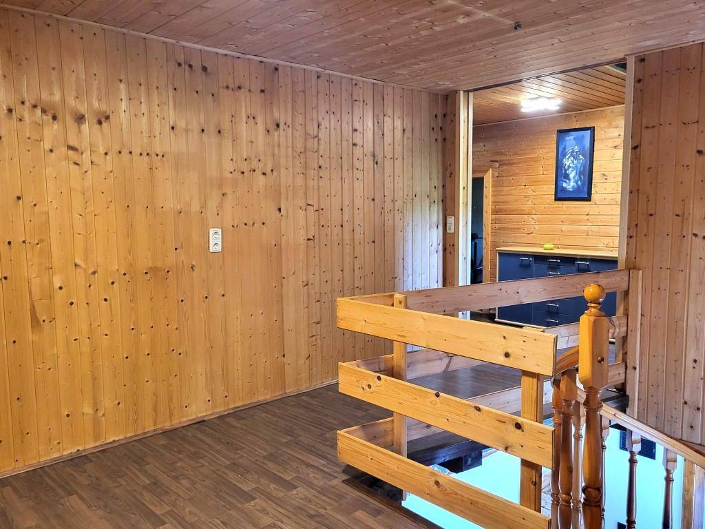 Charmantes Holzhaus mit Potenzial in ländlicher Lage – pohled 6