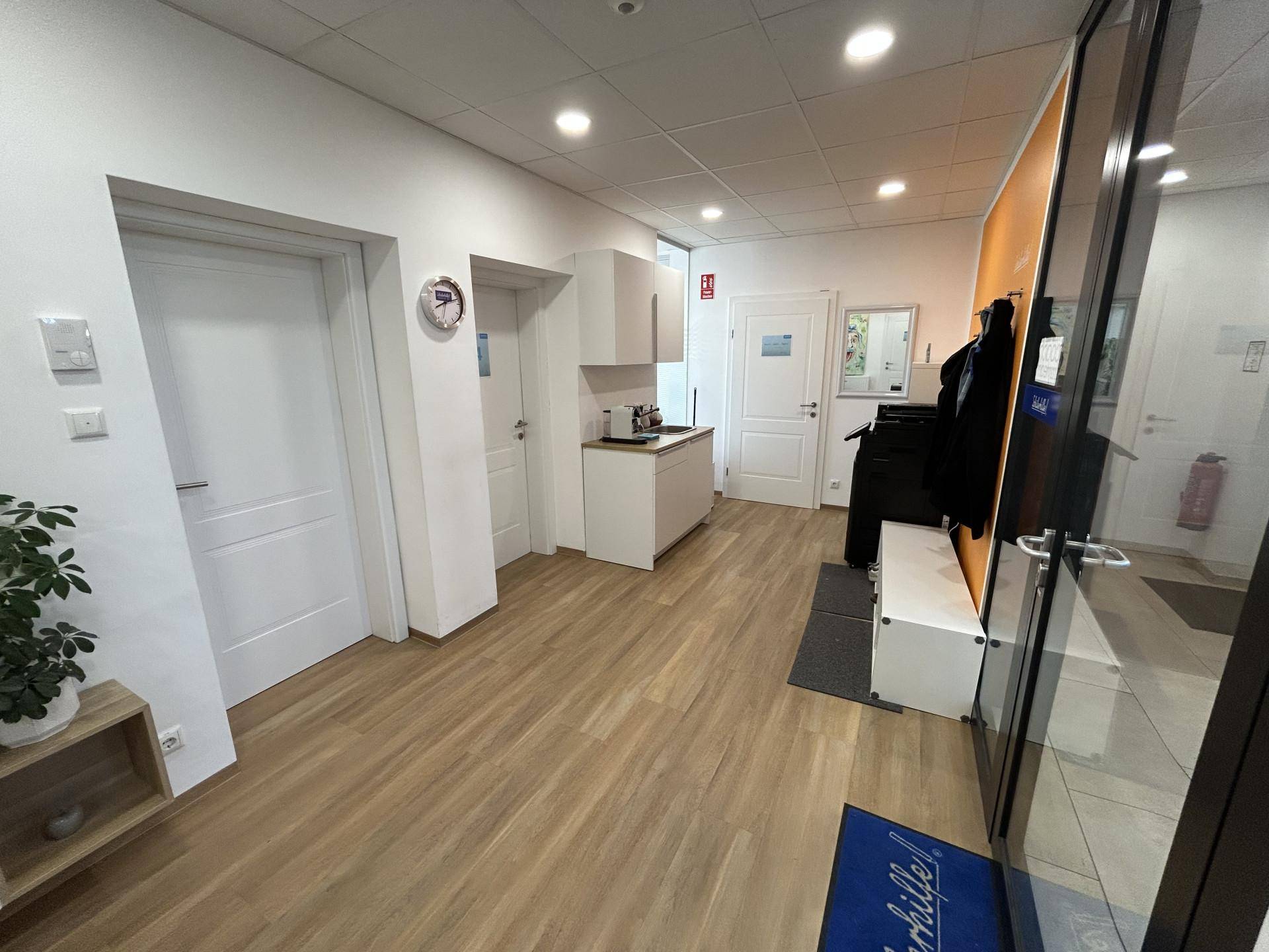 Moderne Büroräumlichkeiten im Haus EFERDINGER LAND - Ansicht 3