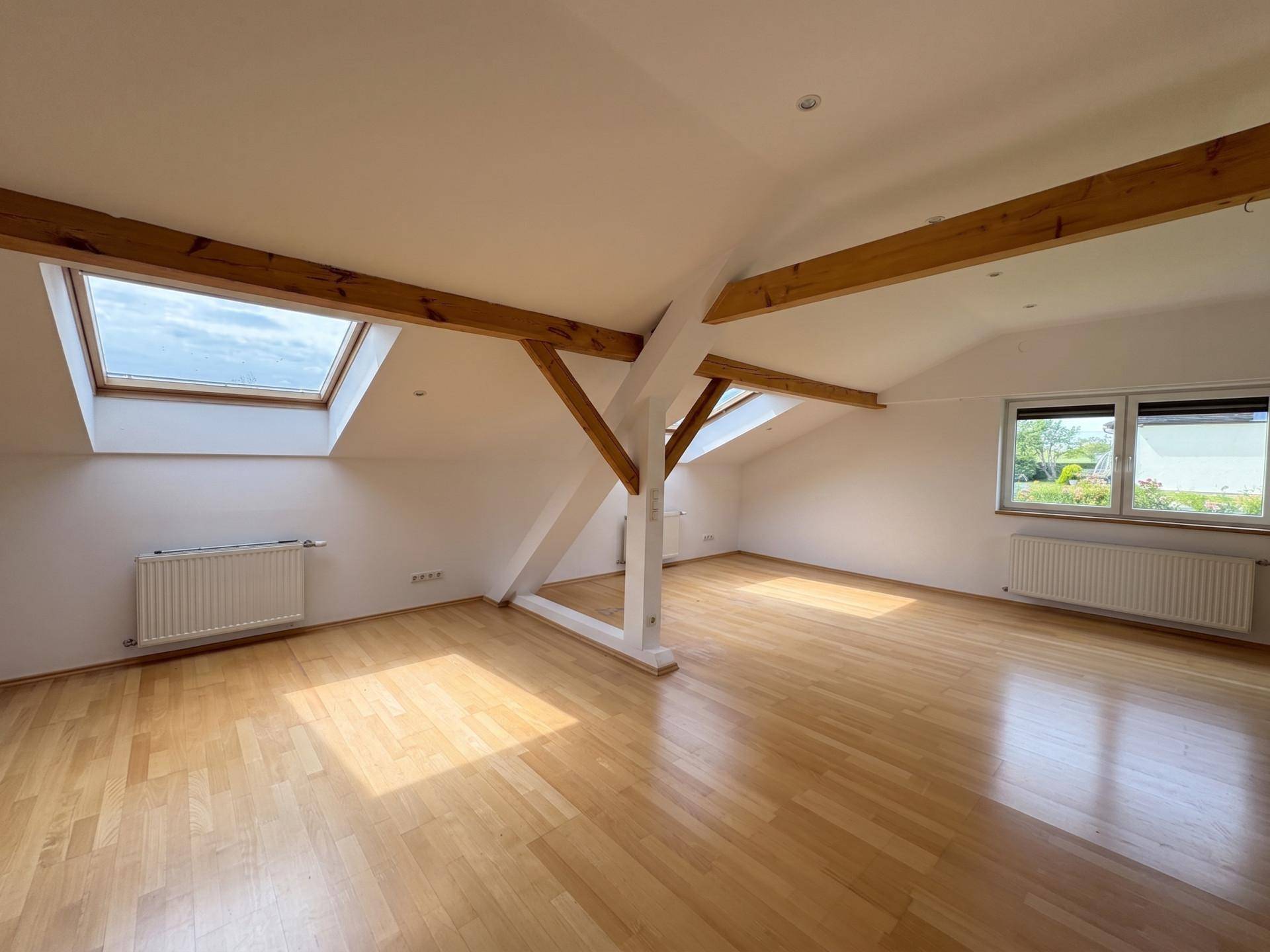 Zweifamilienhaus mit Potenzial in attraktiver Lage nahe Ried im Innkreis - Widok 2