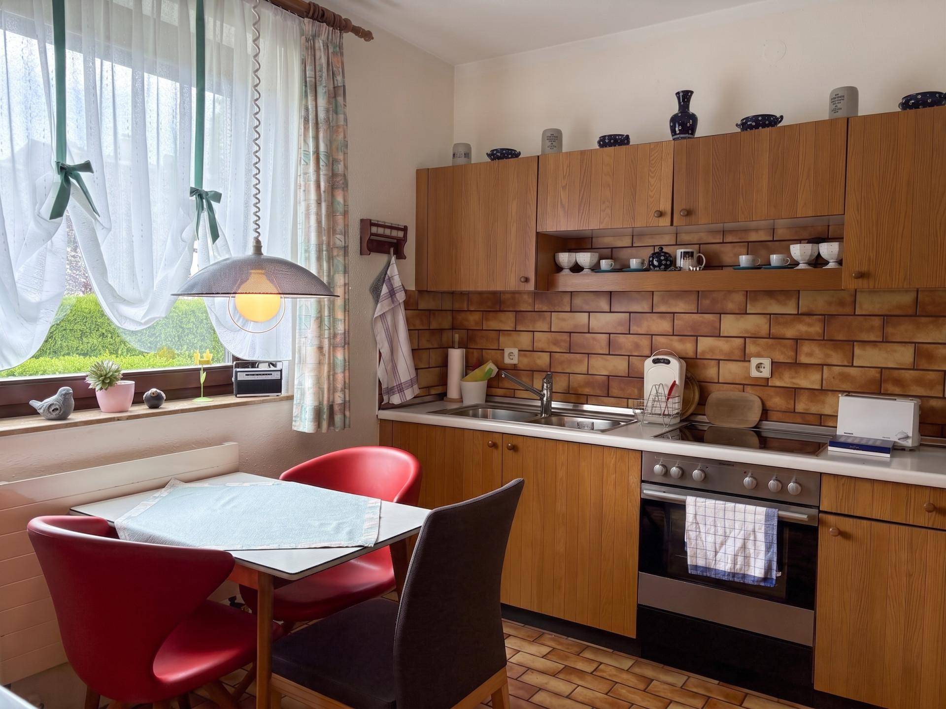 Gepflegtes Reihenhaus mit Garage am Stadtrand - Widok 4