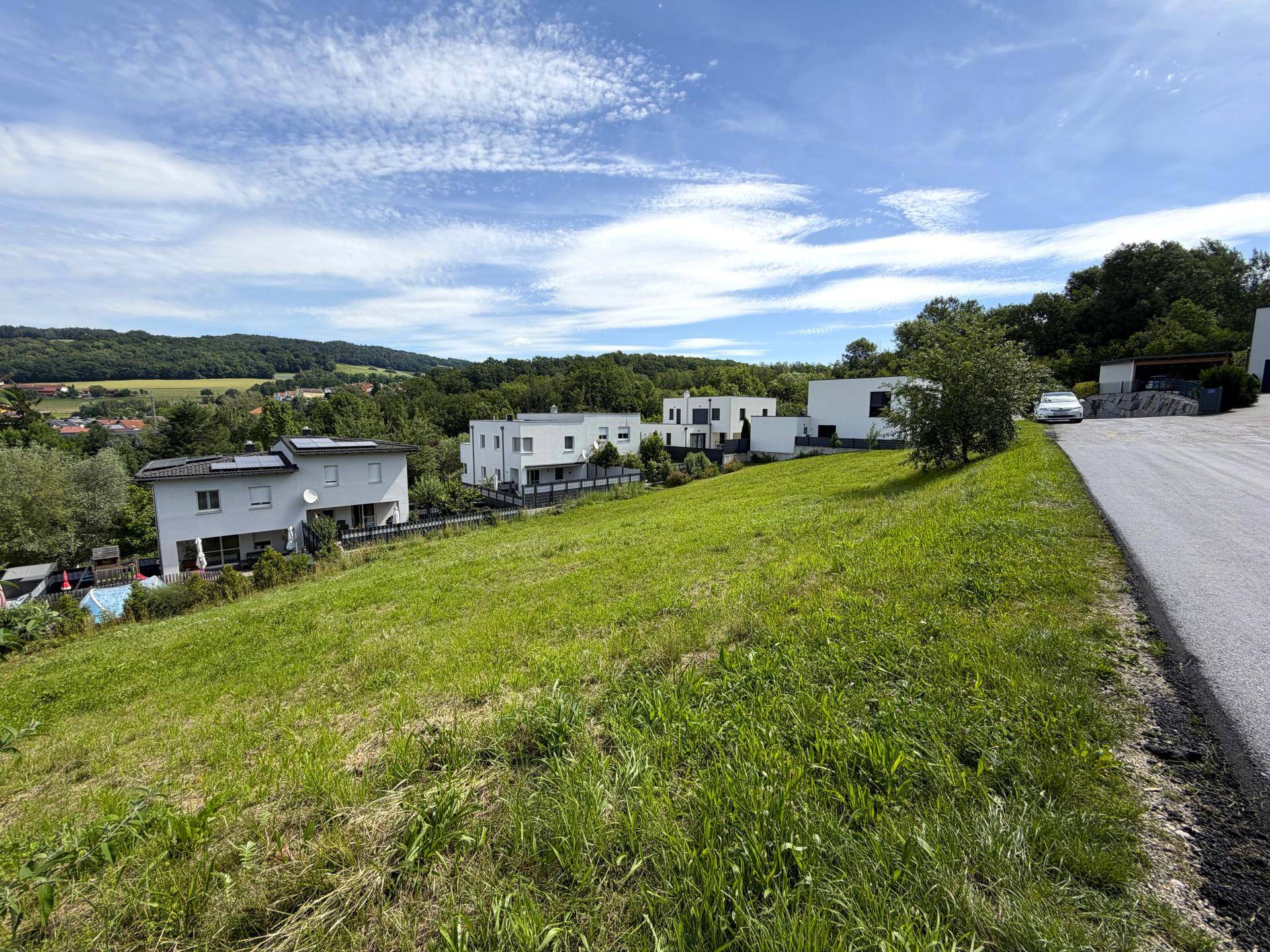 Aussichtslage. Unverbaubar. Siedlungslage- Baugrundstück auch für Bauträger geeignet! – pohled 5