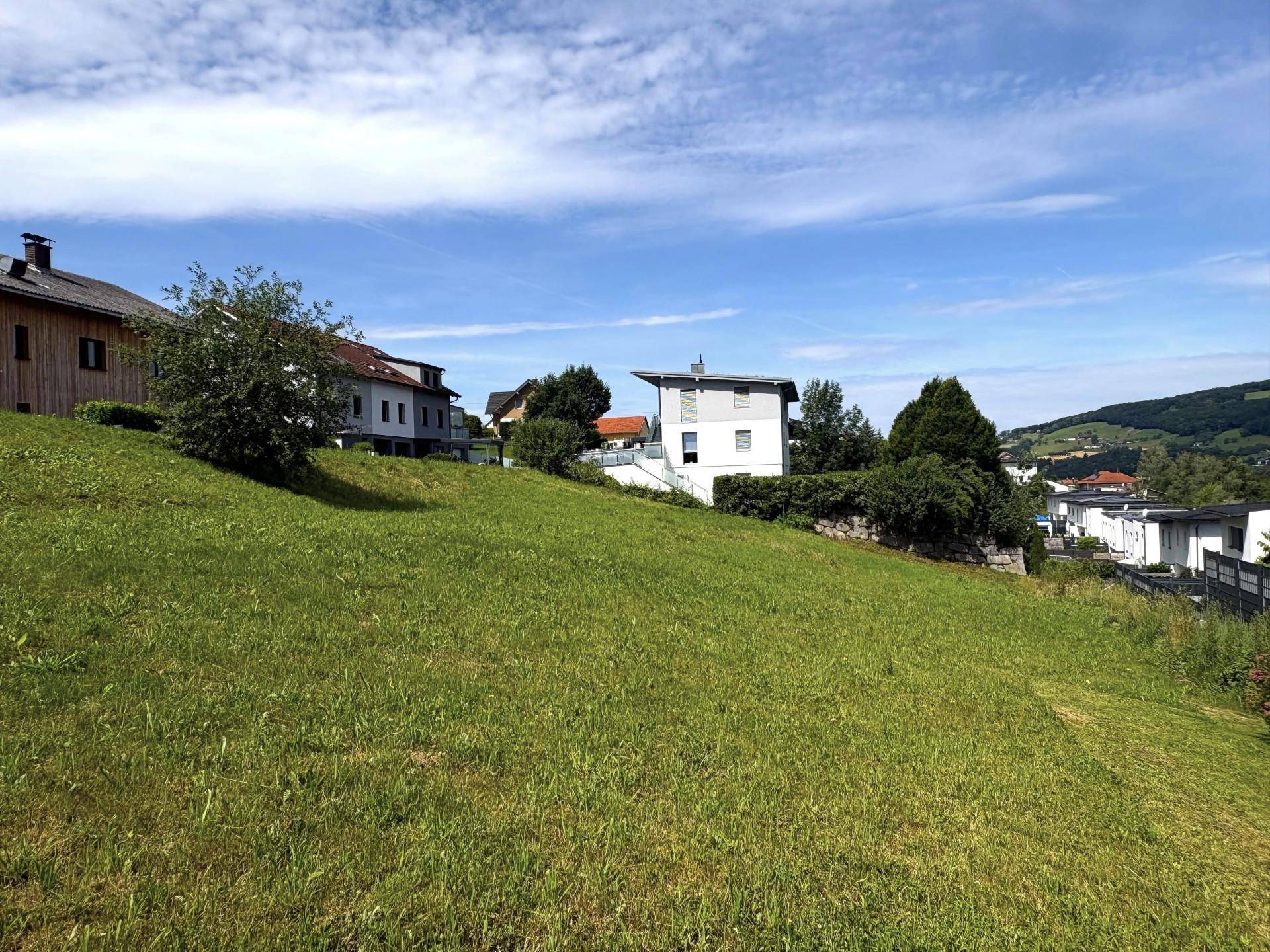 Aussichtslage. Unverbaubar. Siedlungslage- Baugrundstück auch für Bauträger geeignet! – pohled 6