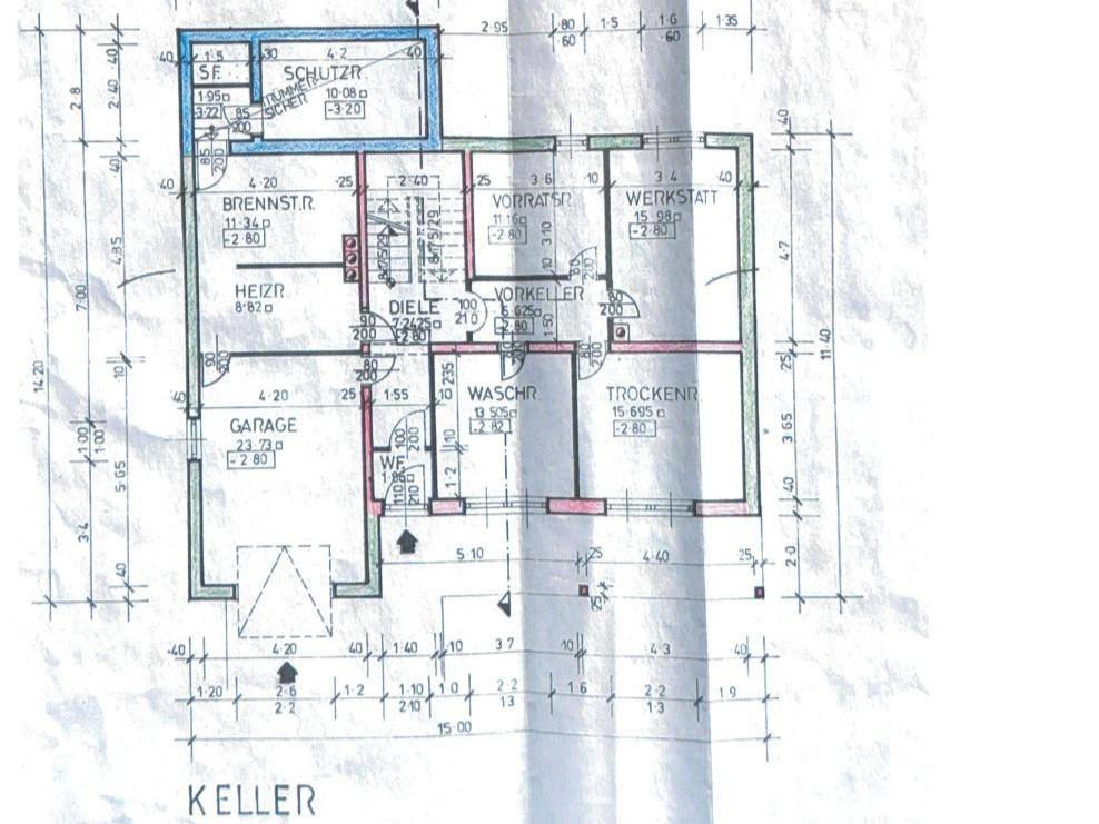Grundriss des Kellergeschosses mit Garage, Heizraum, Waschküche, Trockenraum, Vorratsraum und Werkstatt.