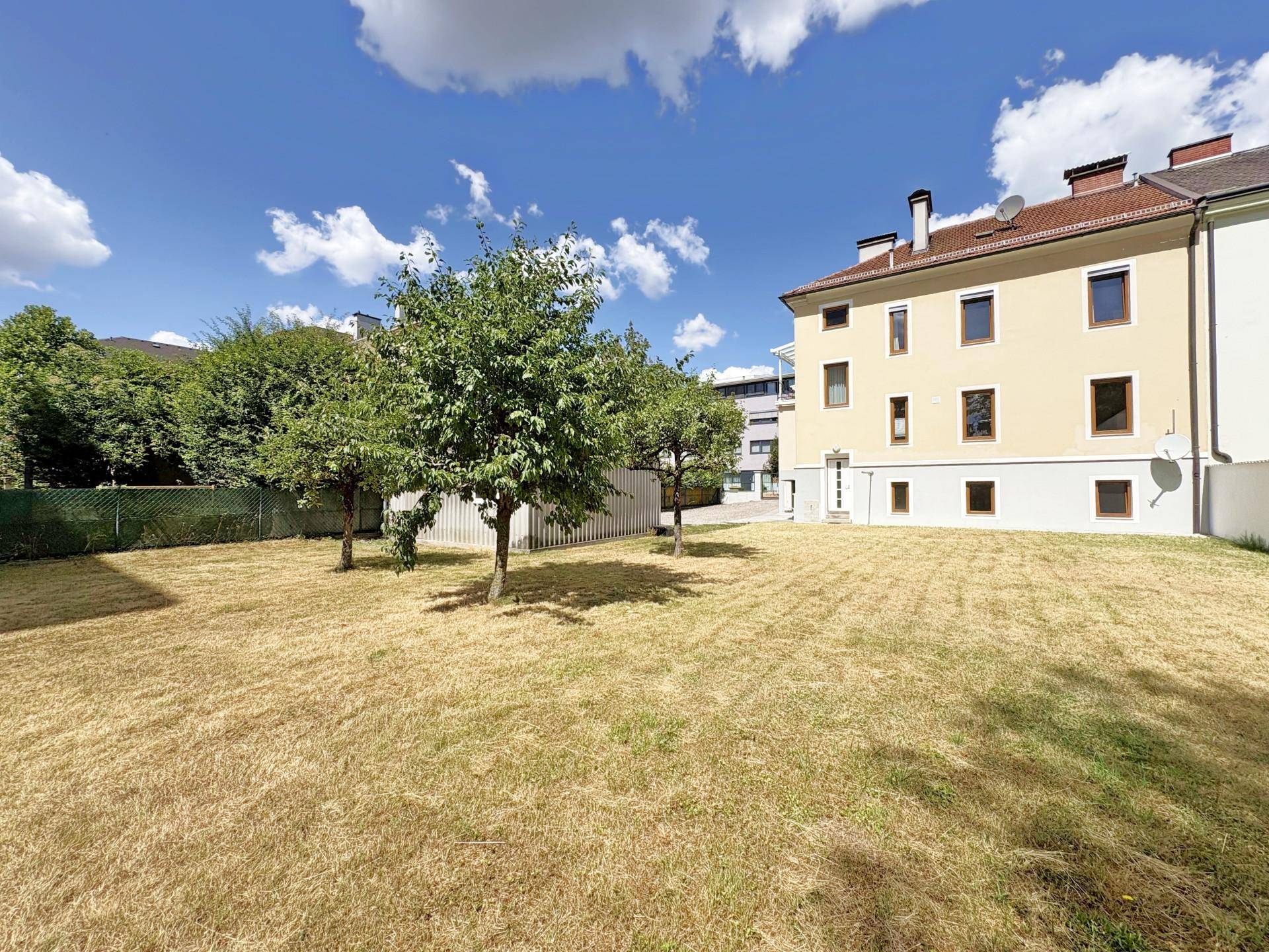 Haus Rückseite mit Garten