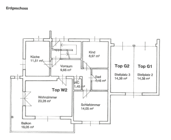 Grundriss des Erdgeschosses mit Küche, Wohnzimmer, Schlafzimmer, Bad und Balkon.