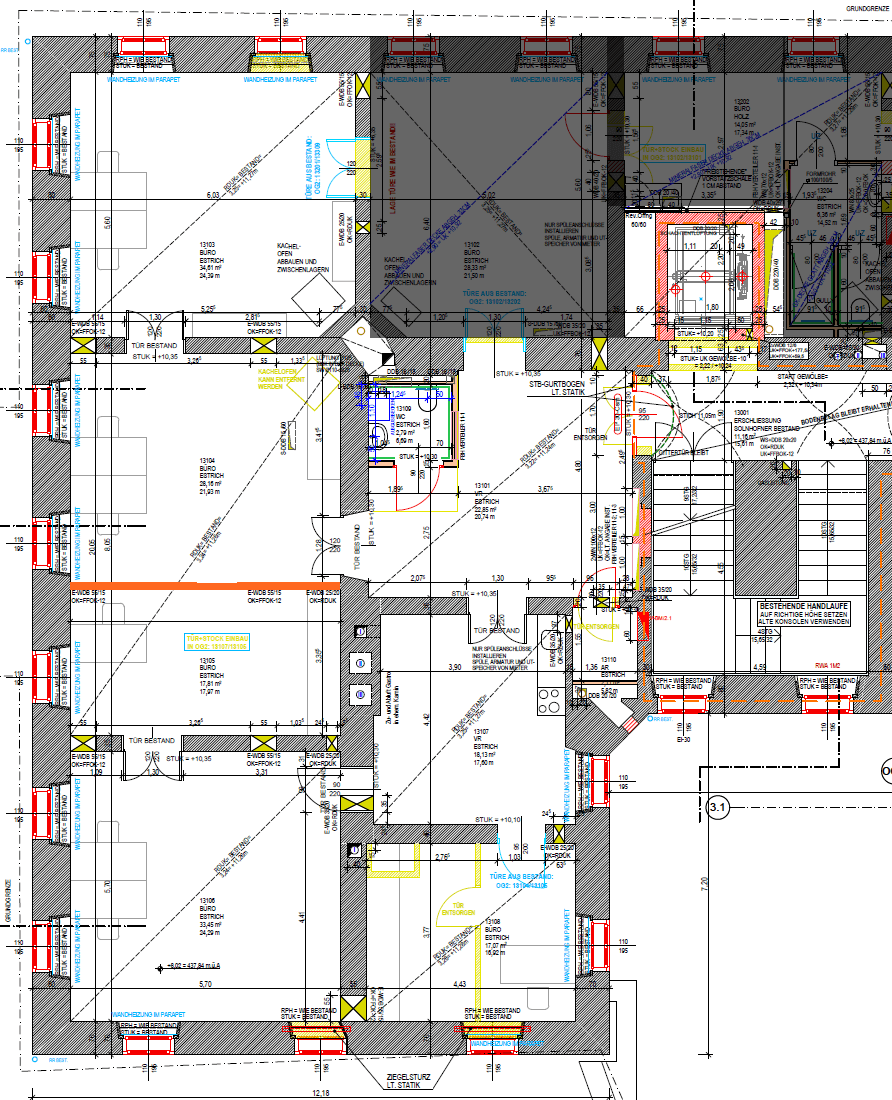 Detaillierter Grundrissplan mit verschiedenen Räumen, Maßen und architektonischen Elementen.